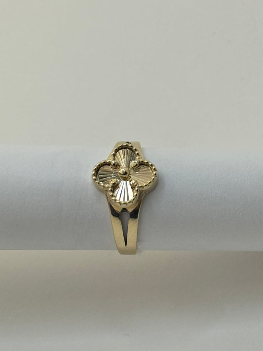 14k yellow gold Clover ring