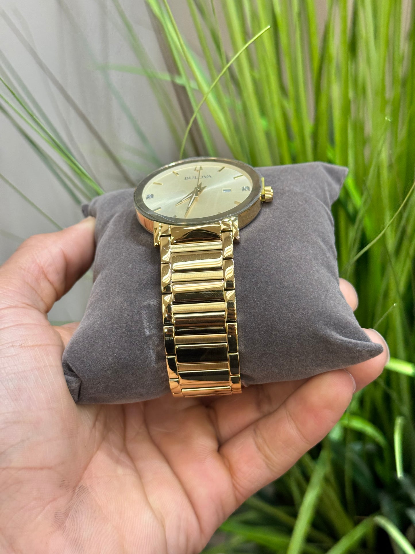 Men's Futuro Diamond Dress Diamond-Accent Gold-Tone Stainless Steel Bracelet Watch 42mm