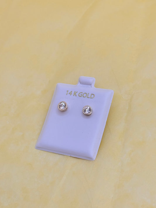 14k gold stud earring’s yellow gold with cubic zirconia
