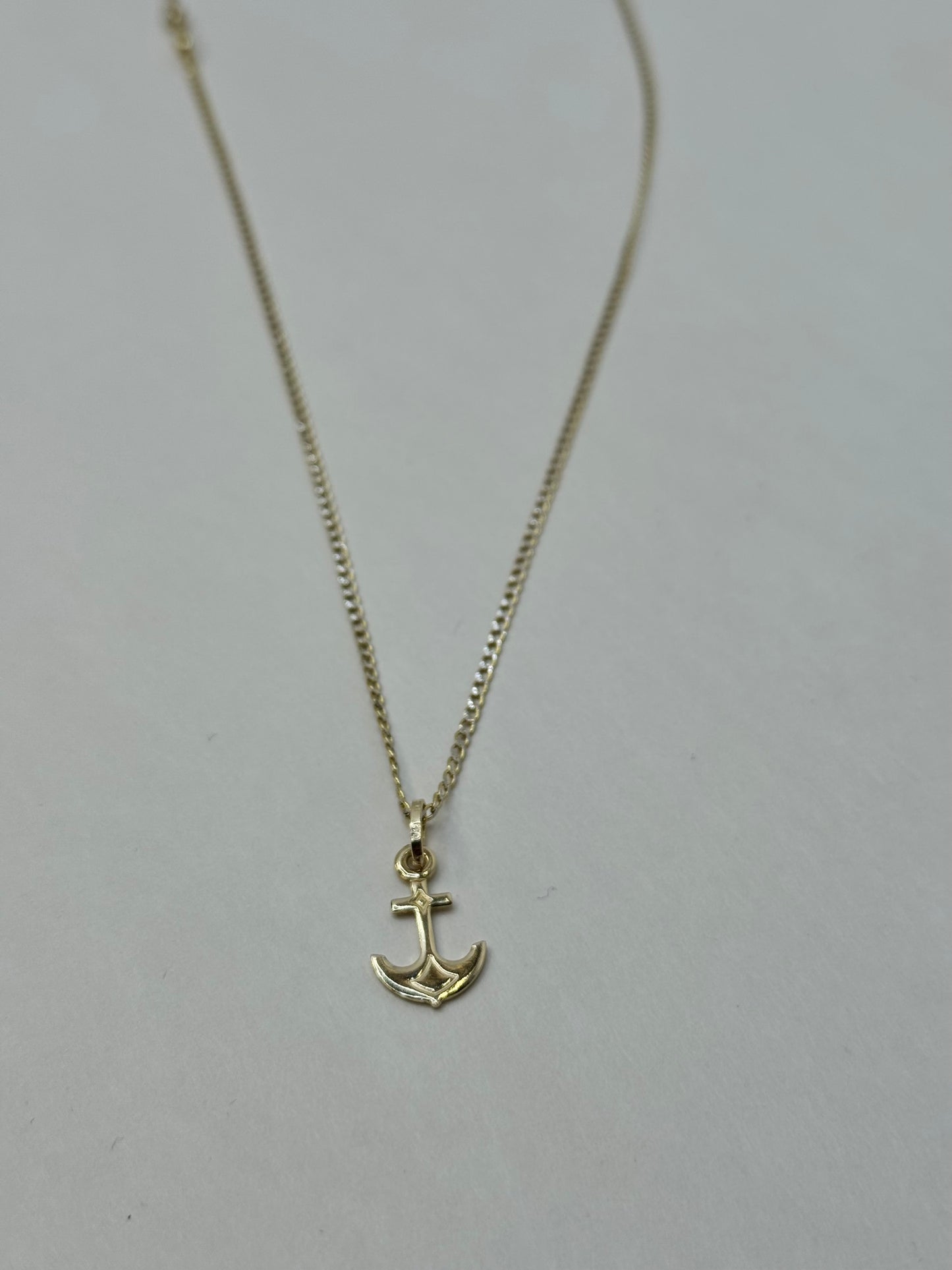 14k Gold 2 tone 18”inch curbed link & Anchor pendant