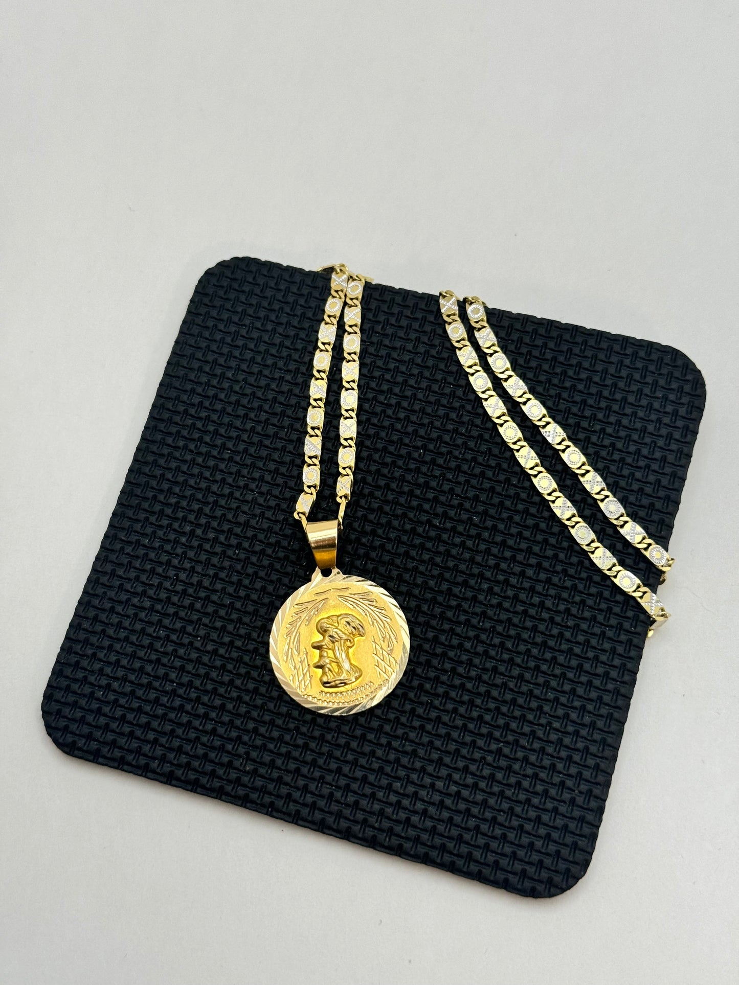 14k Gold chain xoxo necklace 20”inch with angel pendant