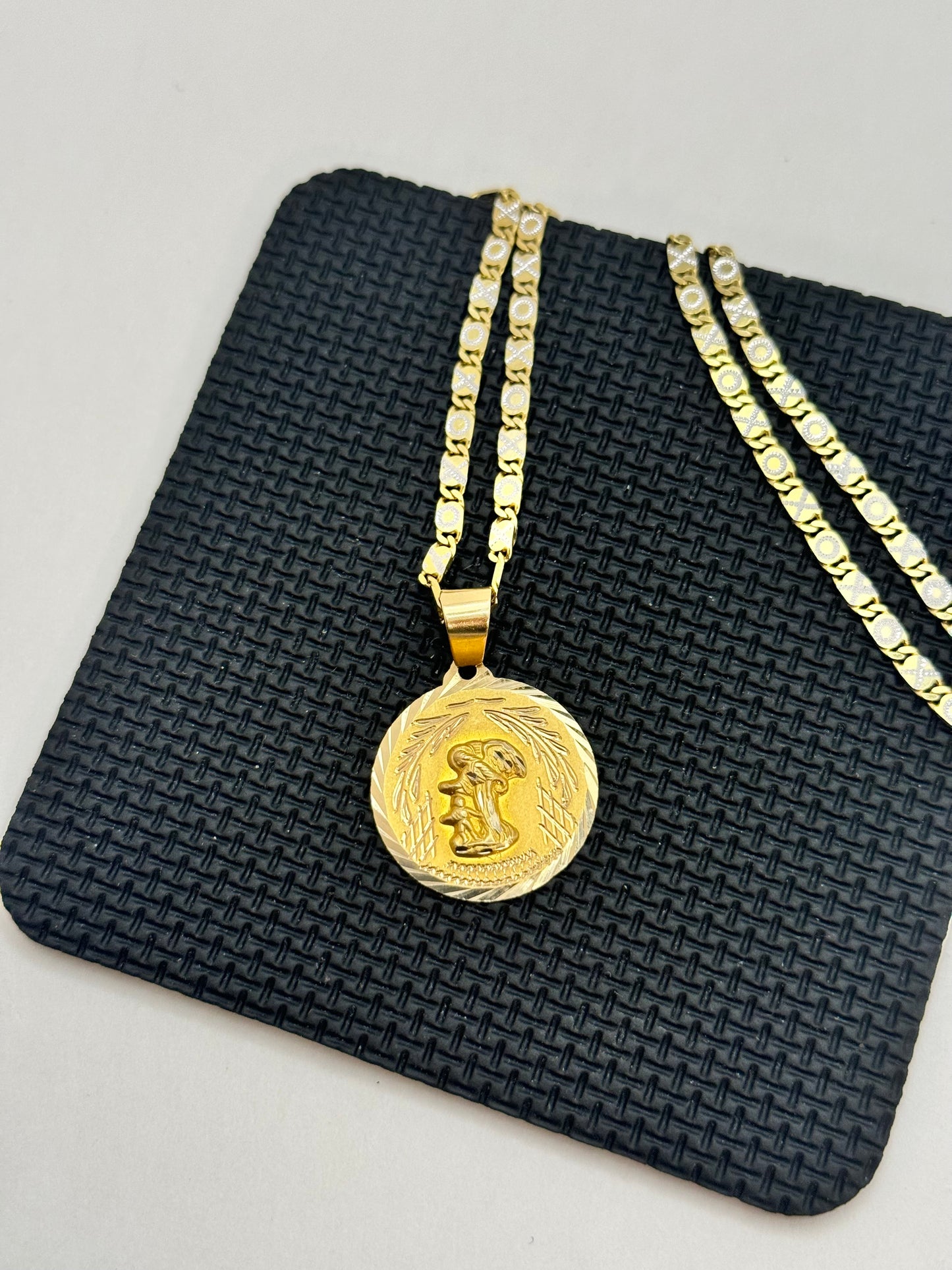 14k Gold chain xoxo necklace 20”inch with angel pendant
