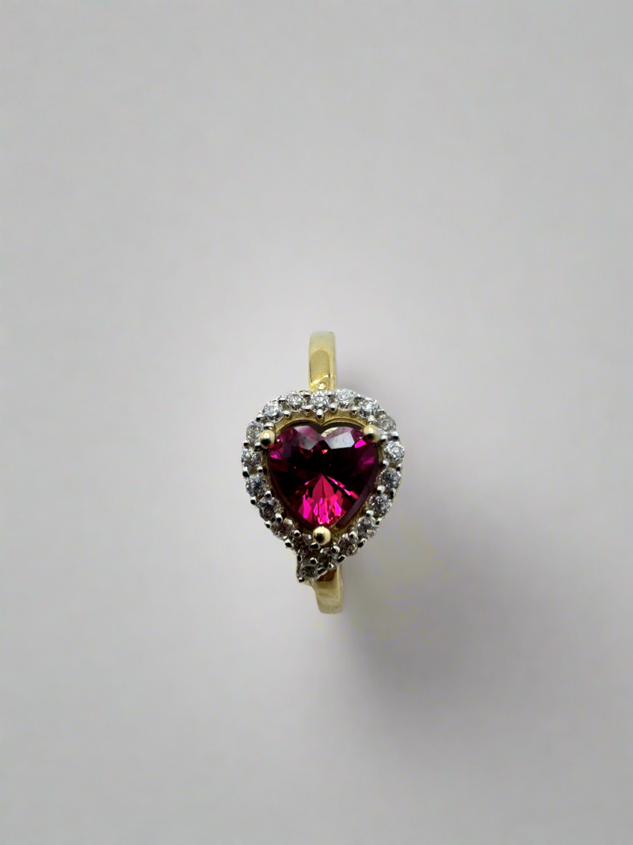 14K Gold Heart Ring - A Symbol of
Love & Elegance