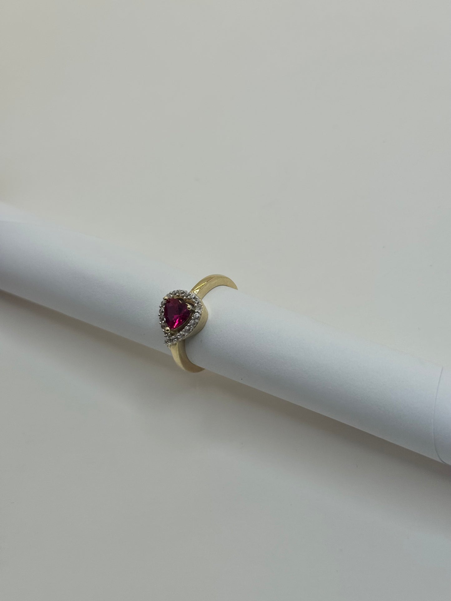 14K Gold Heart Ring - A Symbol of
Love & Elegance