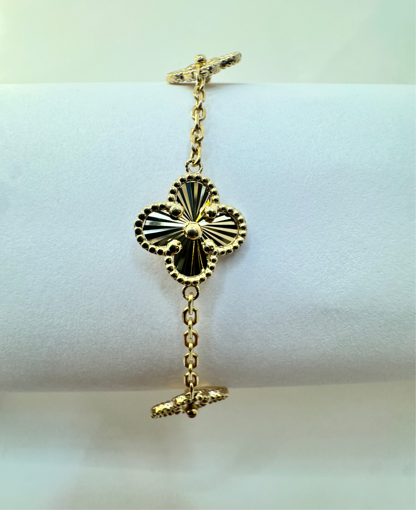 14K Gold Clover Bracelet – Timeless Elegance & Good Fortune