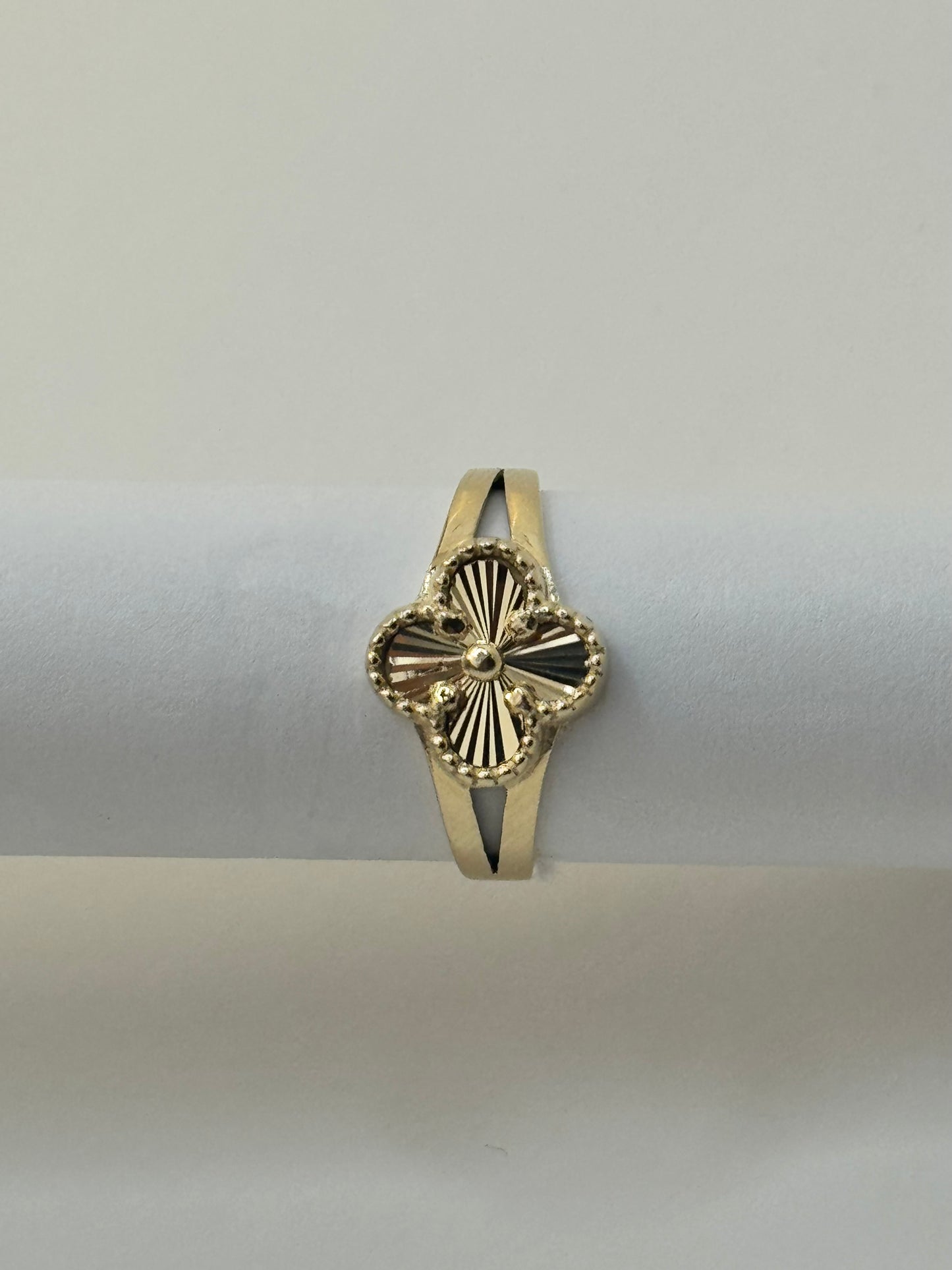 14k yellow gold Clover ring