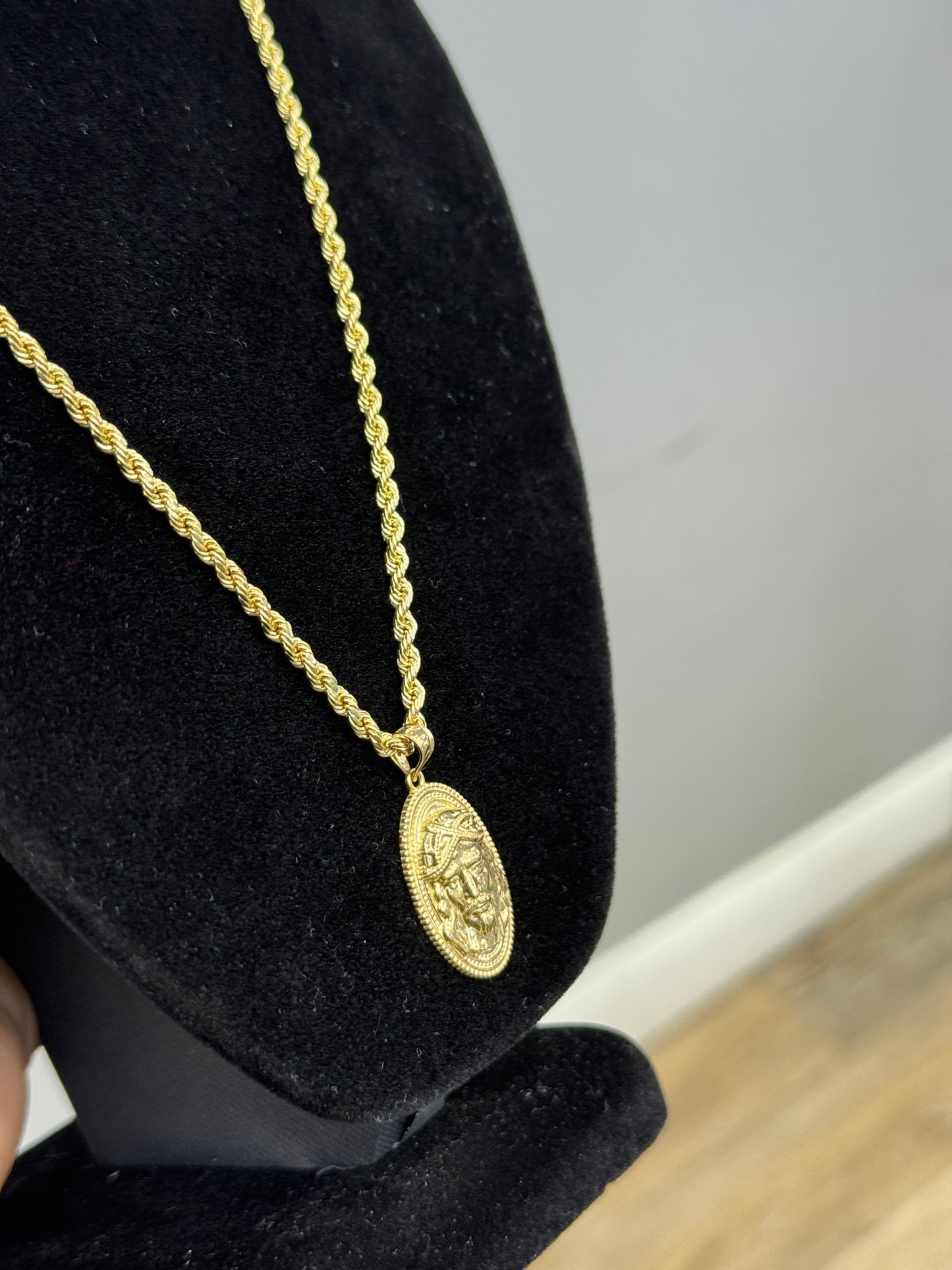 14K Gold Rope Chain with Jesus Face Pendant – 20” Necklace for Men