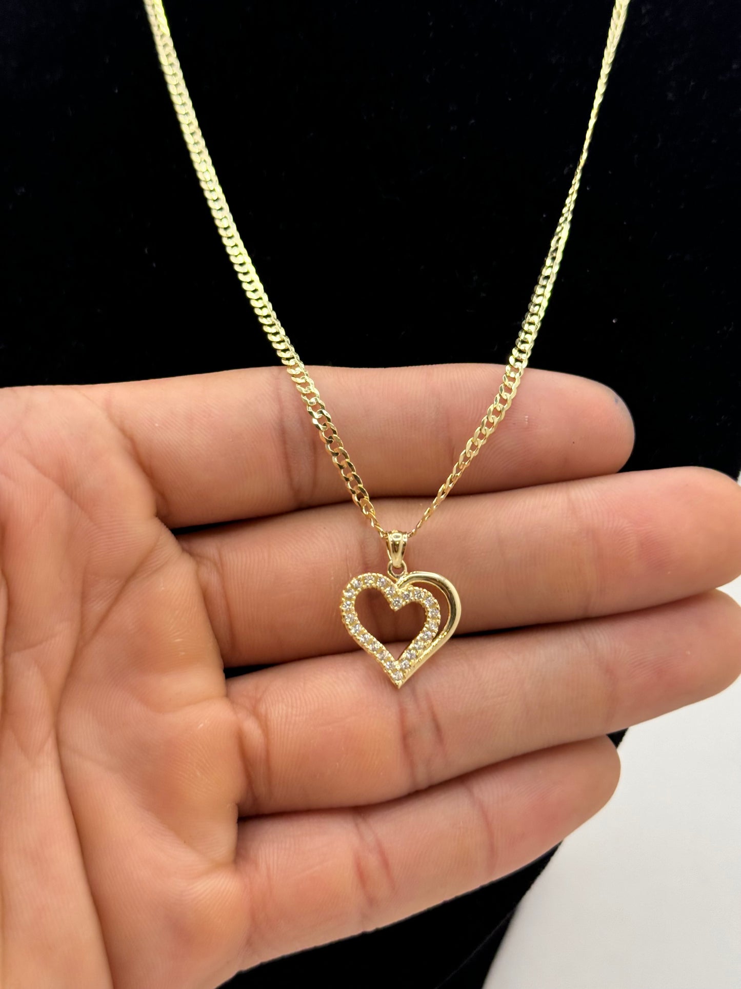 14K Gold Cuban Chain with Heart Pendant โ Elegance with a Sparkle
