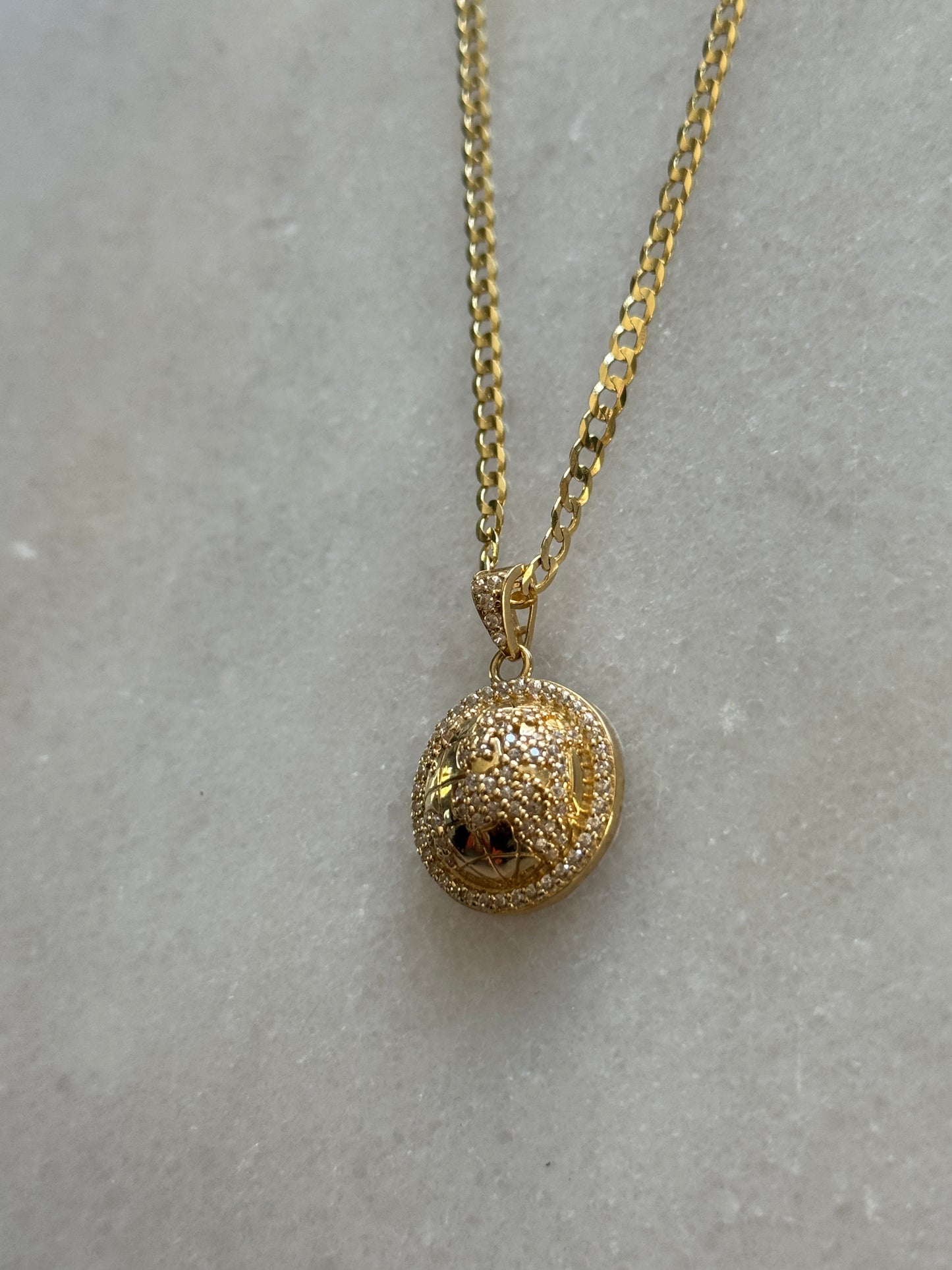 14K Gold Curb Link Chain with World Pendant โ 22โ