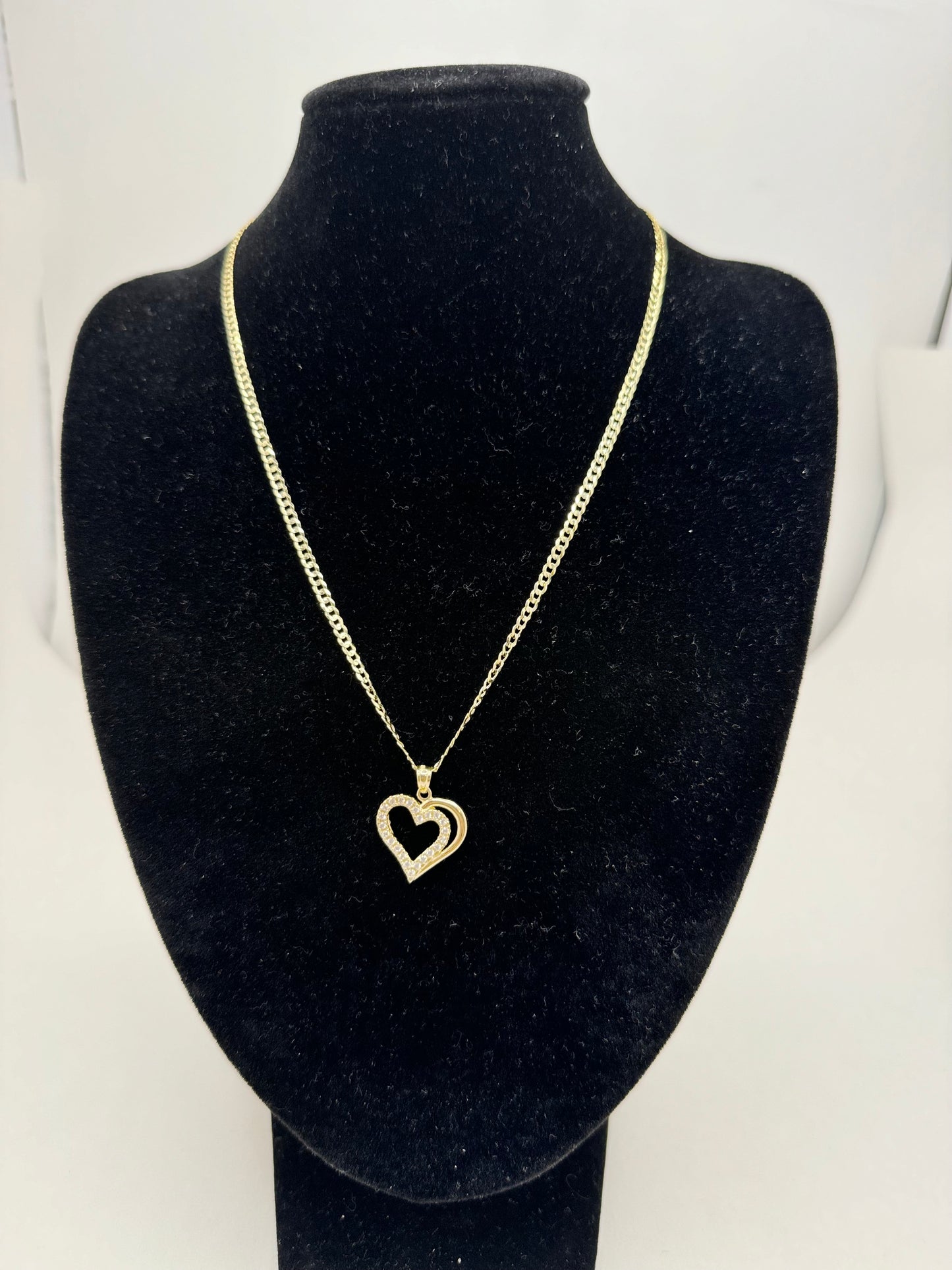 14K Gold Cuban Chain with Heart Pendant โ Elegance with a Sparkle