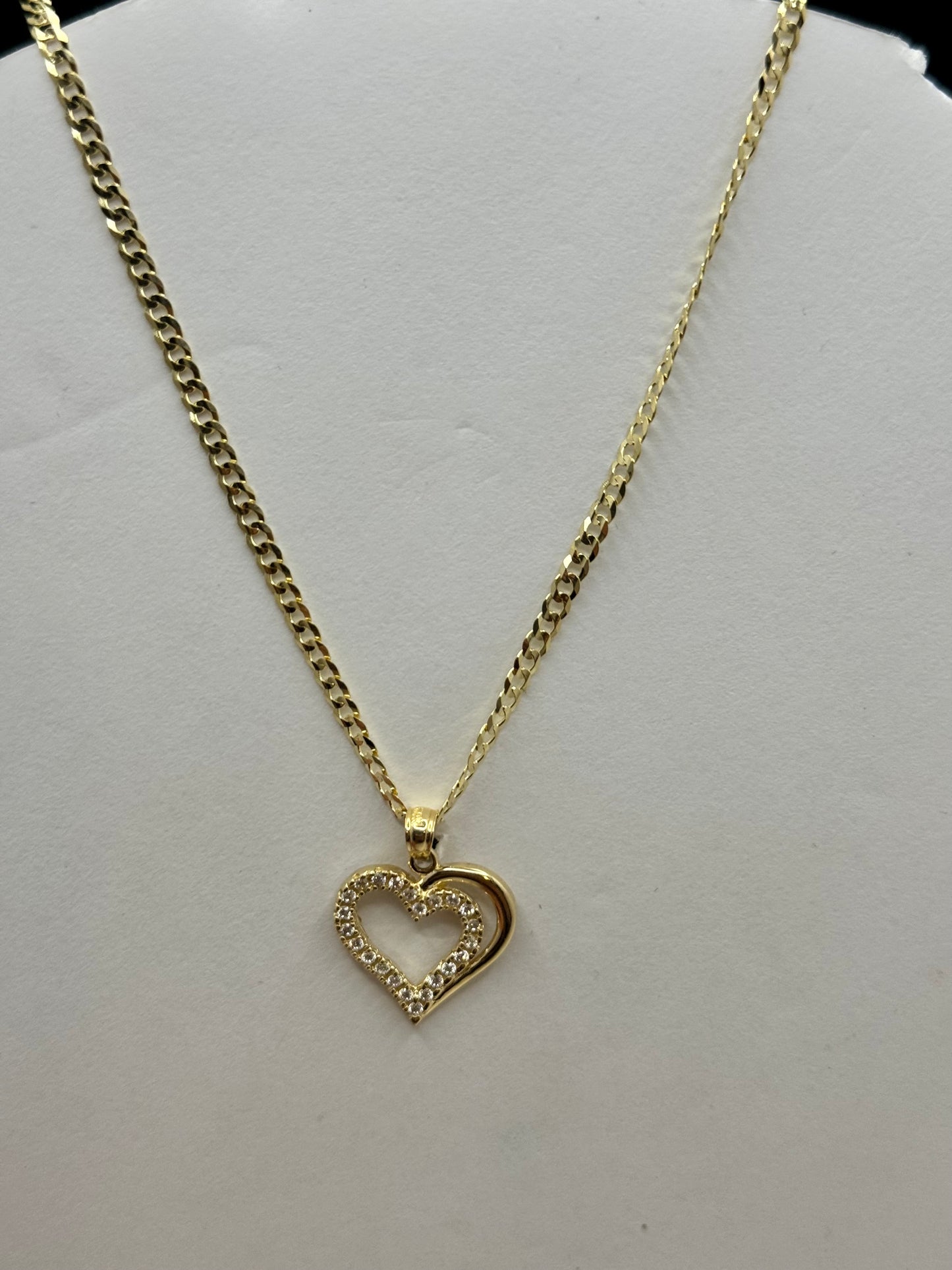 14K Gold Cuban Chain with Heart Pendant โ Elegance with a Sparkle