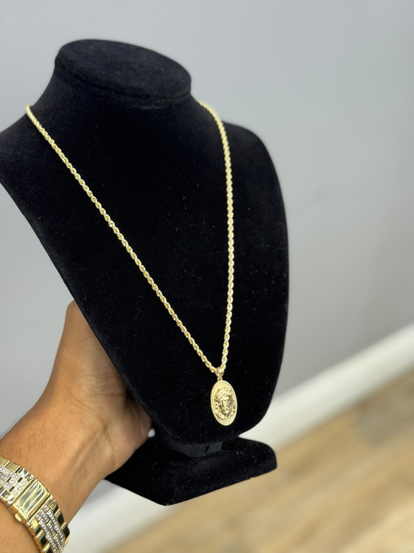 14K Gold Rope Chain with Jesus Face Pendant – 20” Necklace for Men