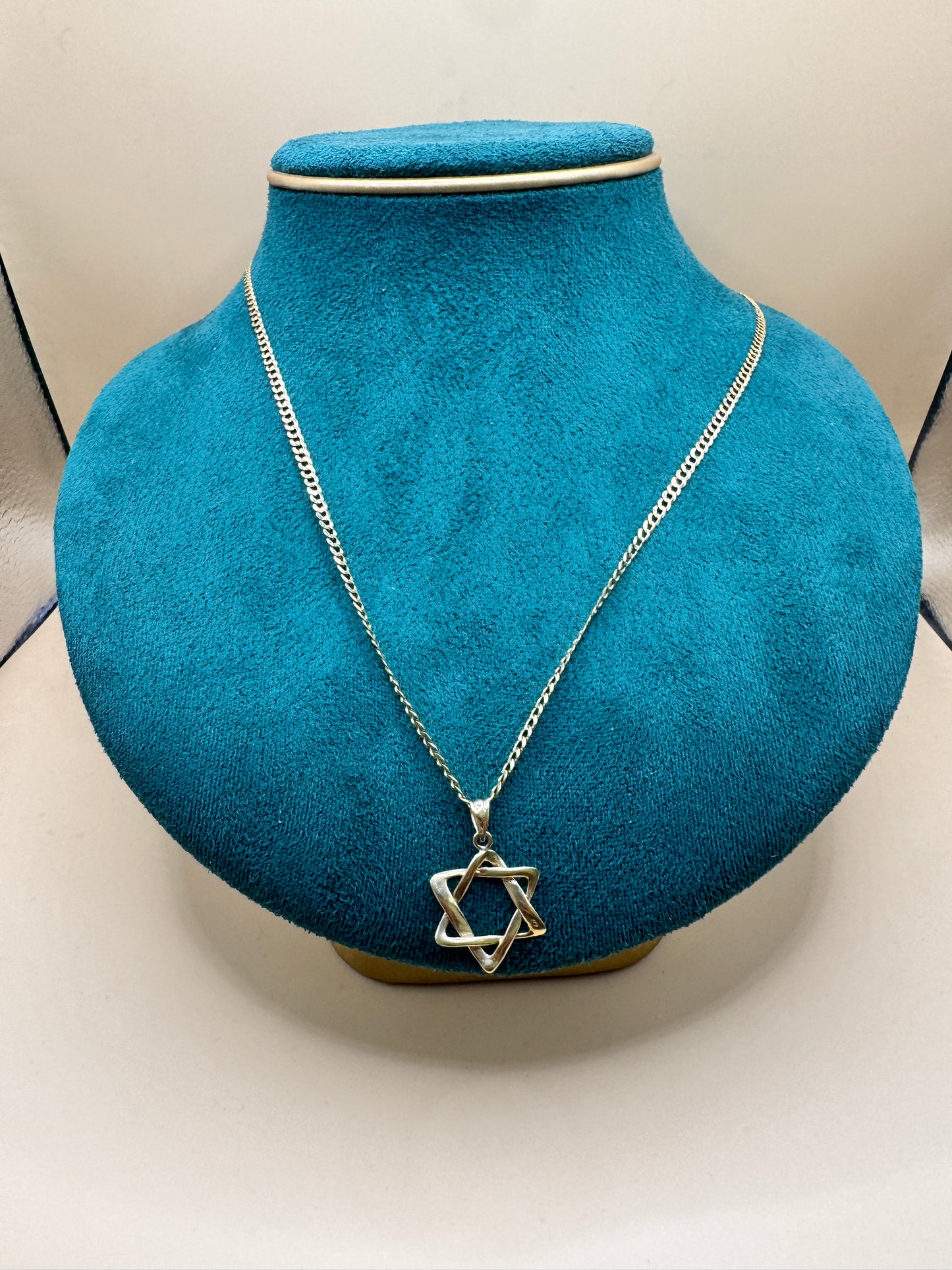 Curb link witn star pendant 20” long unisex chain