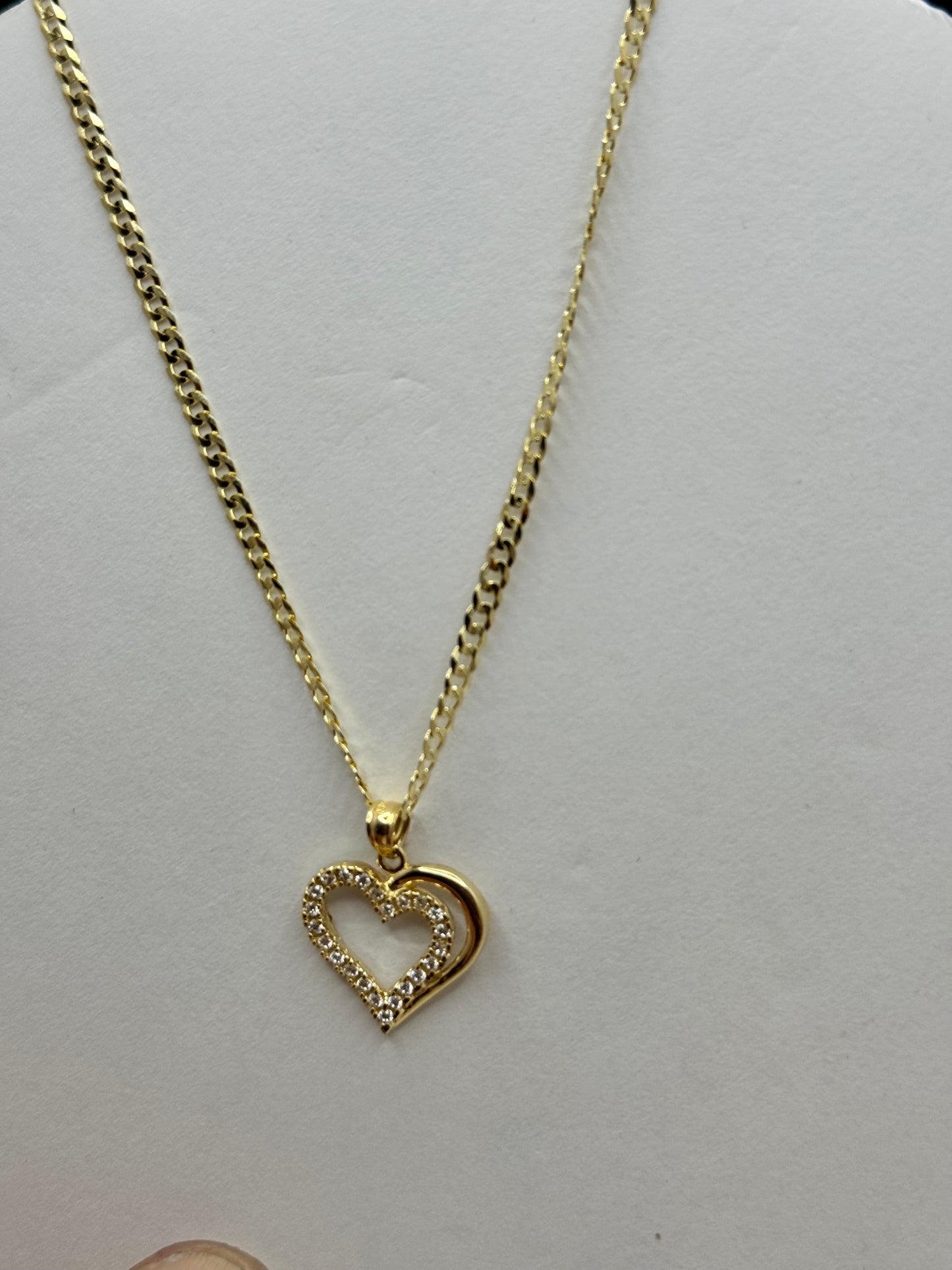 14K Gold Cuban Chain with Heart Pendant โ Elegance with a Sparkle