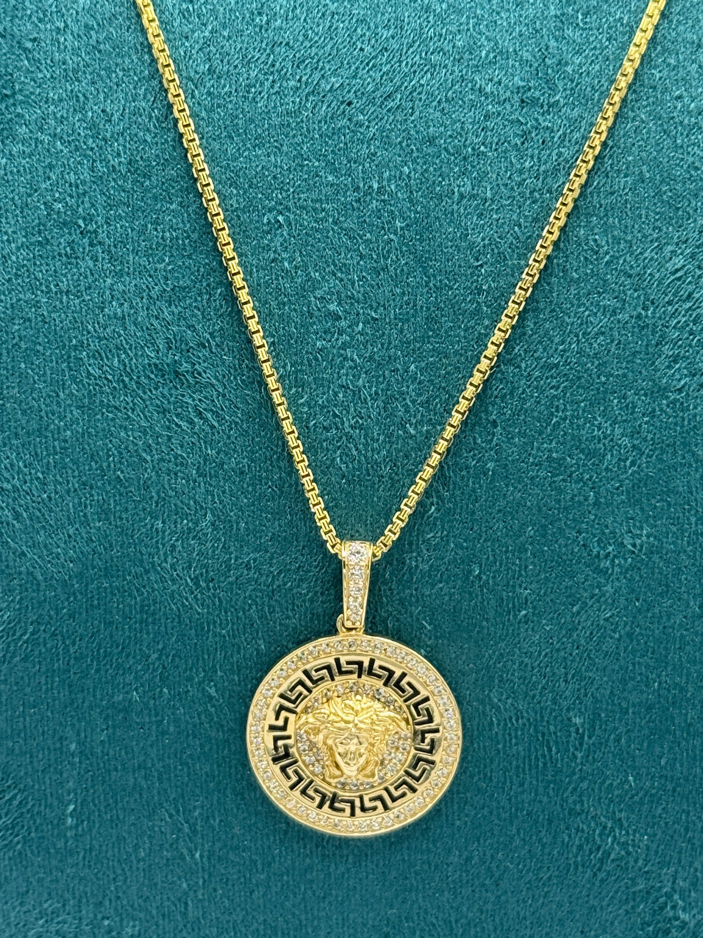 🔥 14K Solid Gold Box Chain with Medusa Pendant