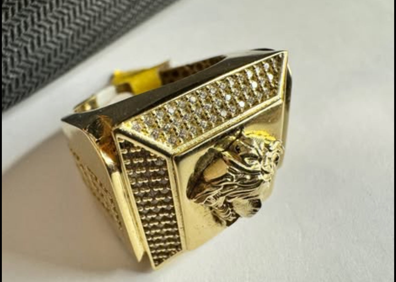 14k Gold ring with lion design