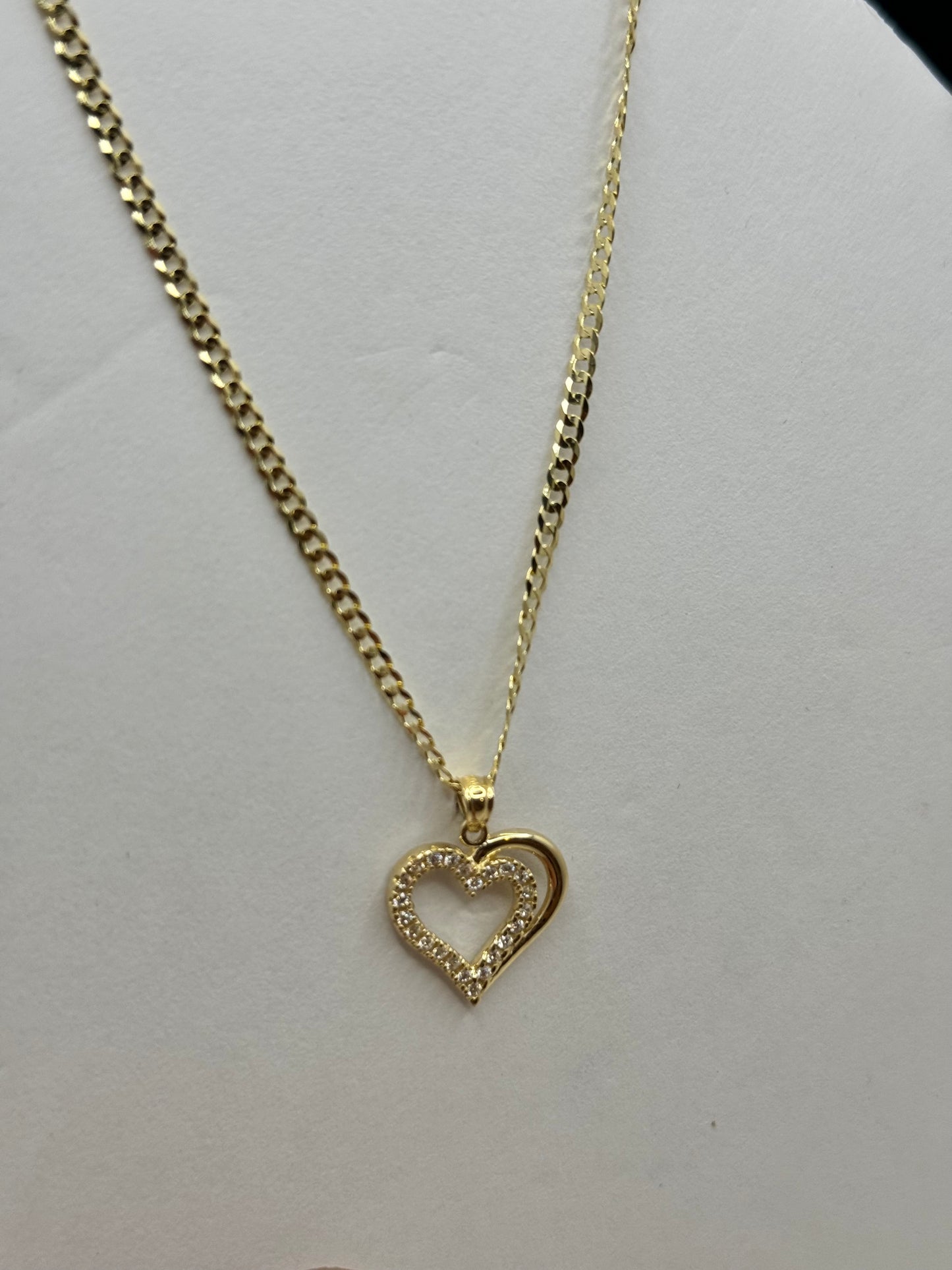 14K Gold Cuban Chain with Heart Pendant โ Elegance with a Sparkle