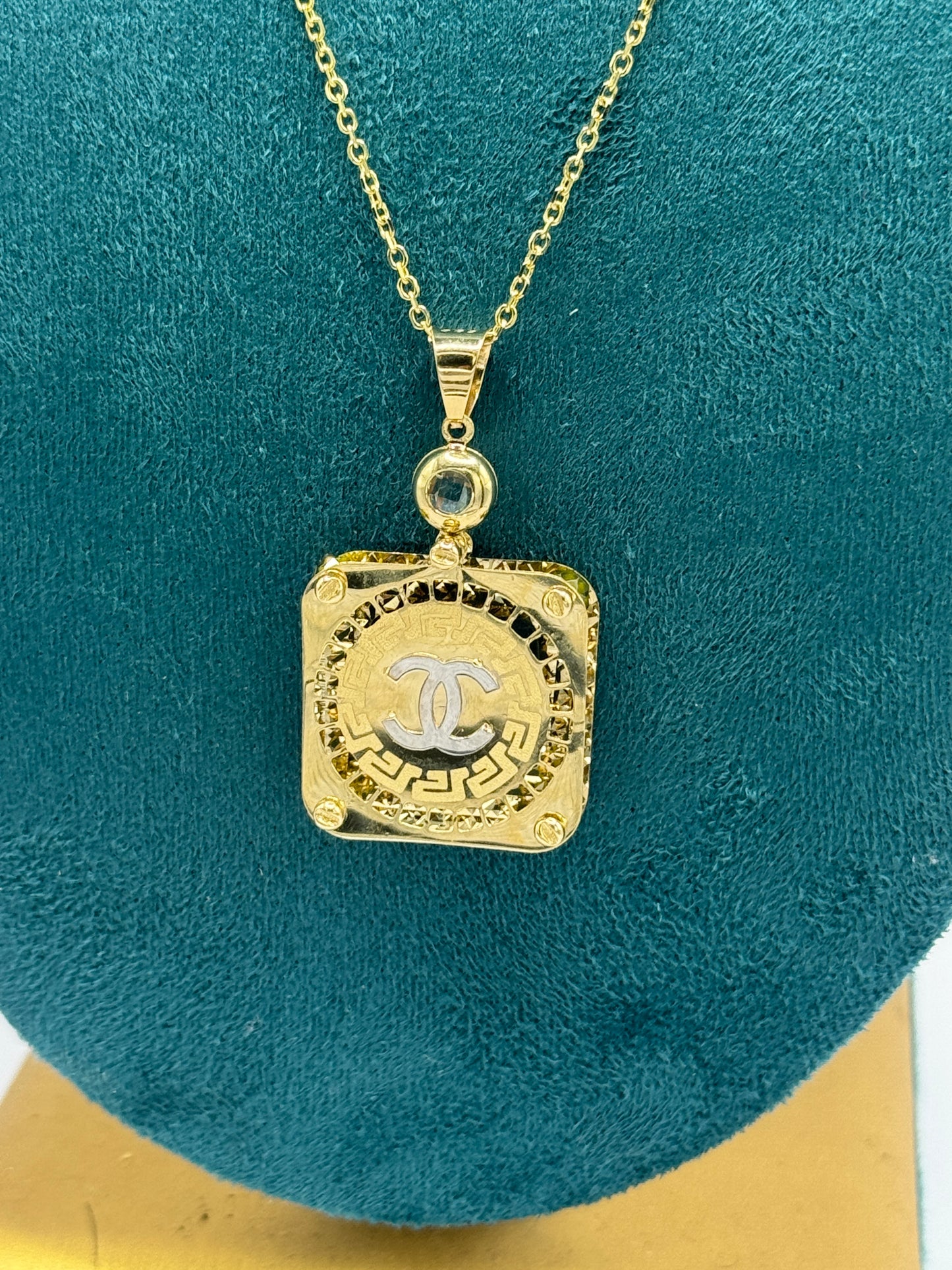 ✨ 14K Gold Anchor Link Necklace with Designer Pendant – 20” ✨