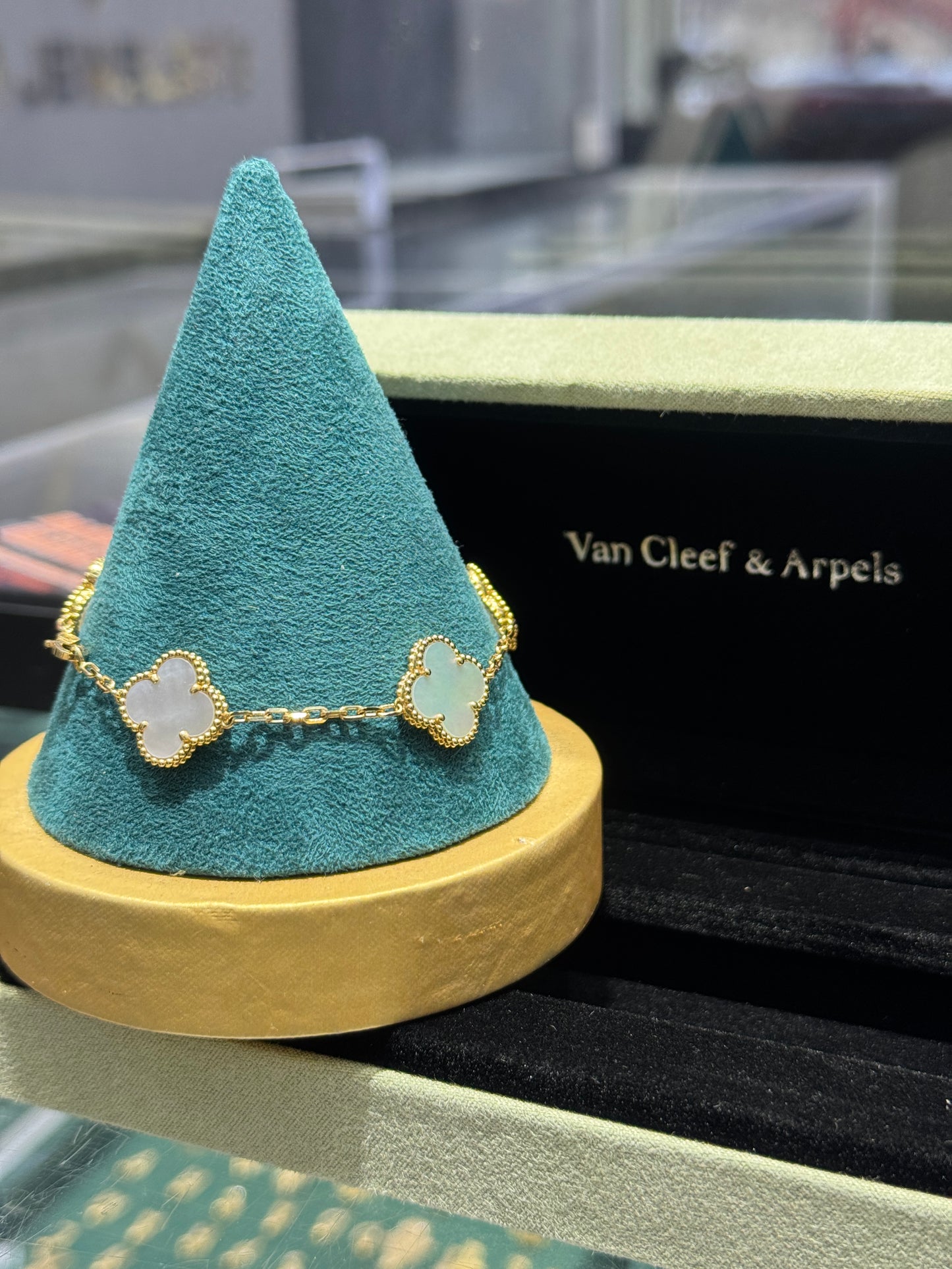 💛 18K Gold VL Clover Bracelet for Women – 7.5 Inches 💛