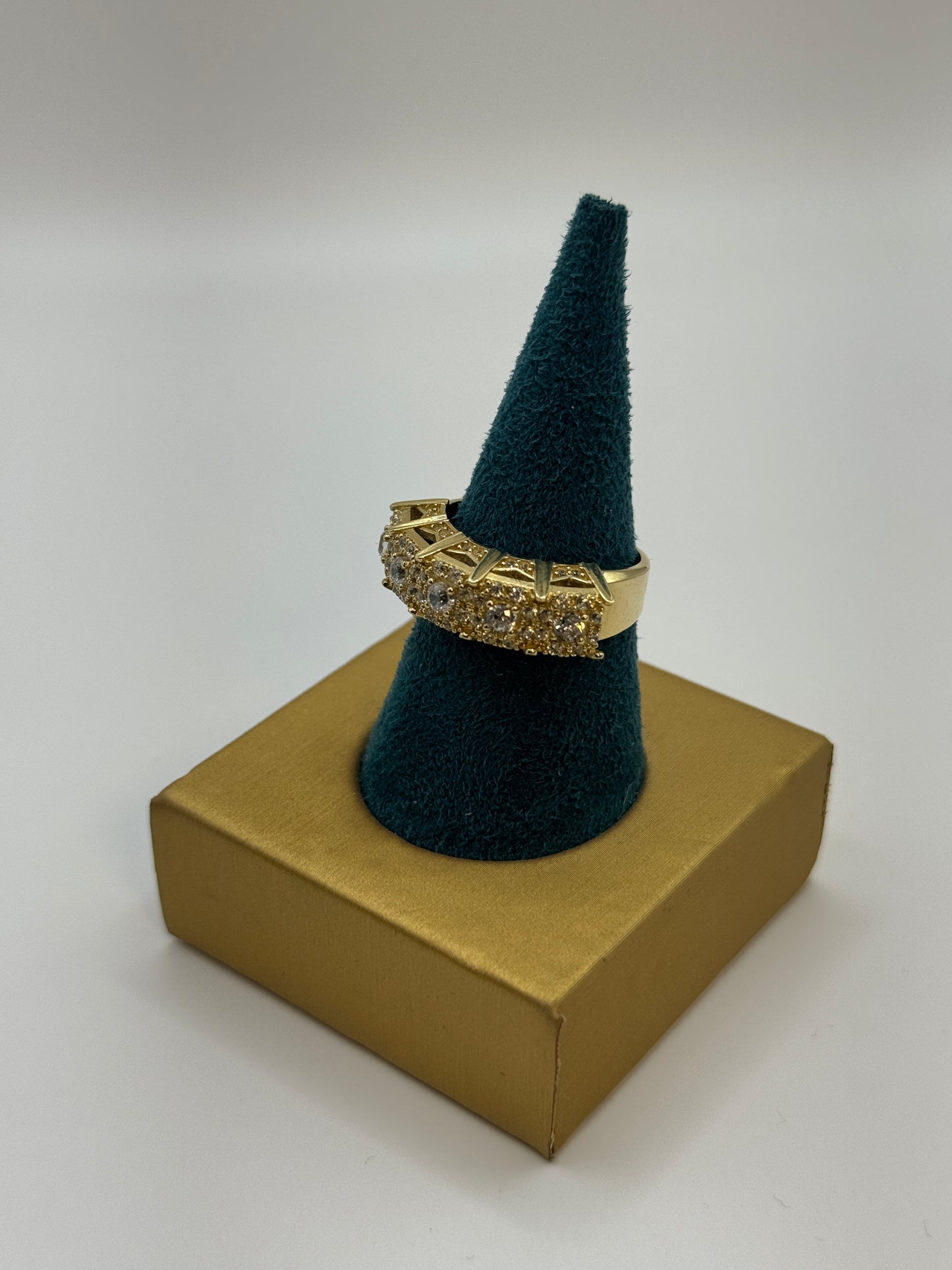 Unisex 14K Gold ZC Ring – Timeless Elegance