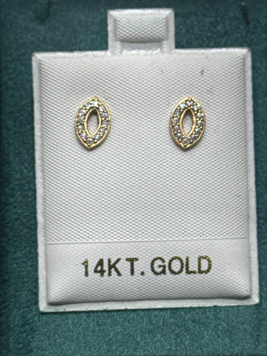 14K Gold Oval Stud Earrings – Elegant Everyday Sparkle