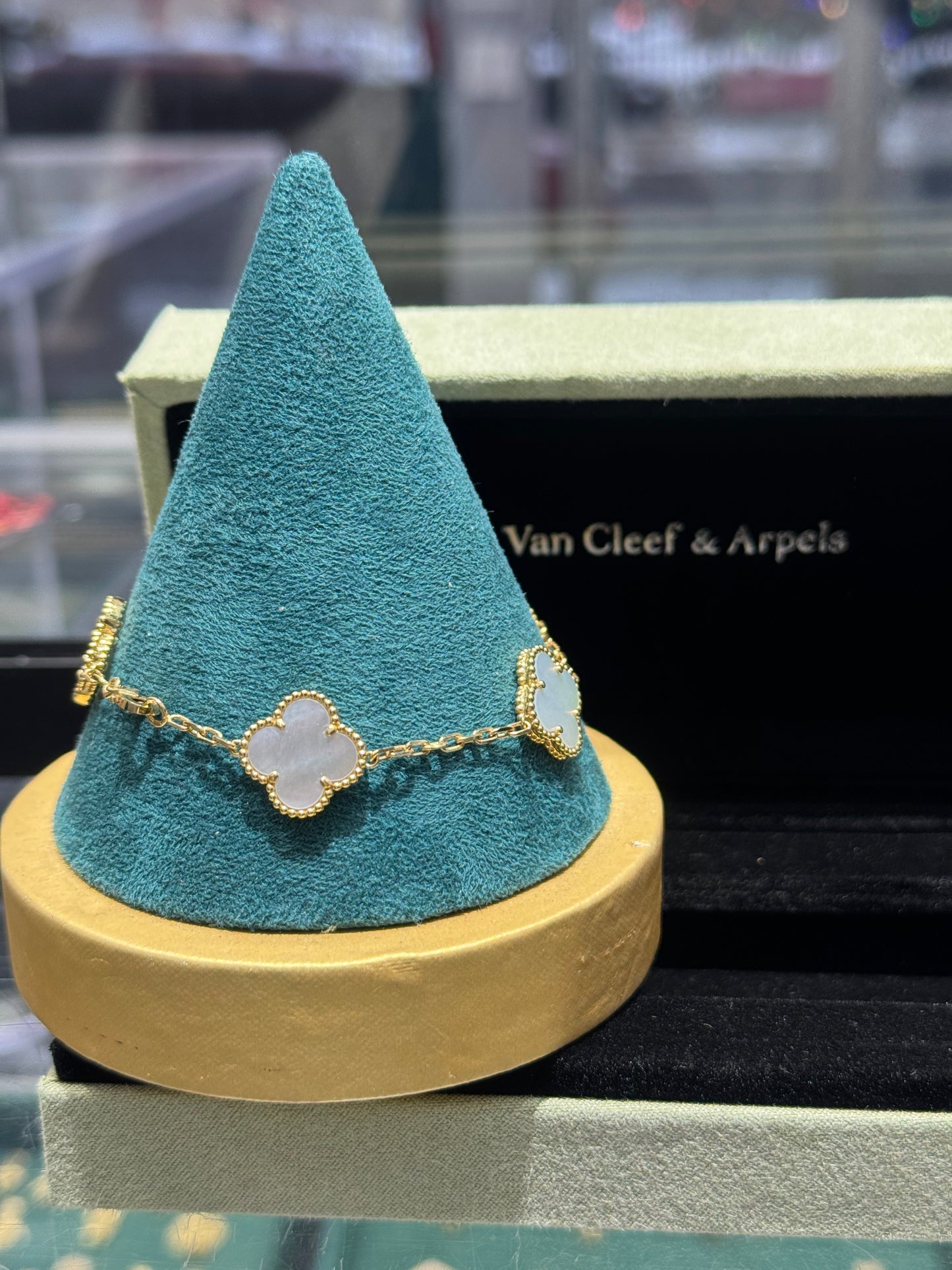 💛 18K Gold VL Clover Bracelet for Women – 7.5 Inches 💛