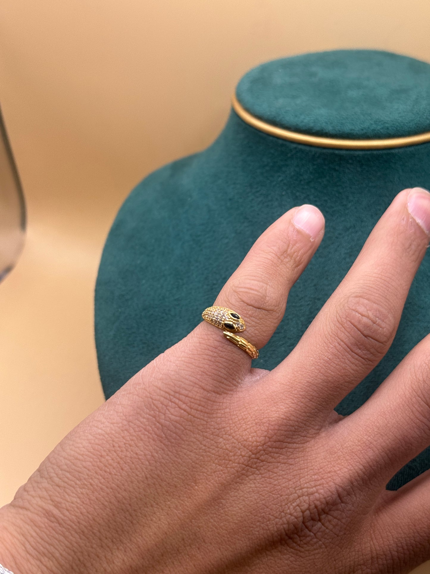 14k gold serpentine ring 14k gold size 7 unisex ring (Copy)