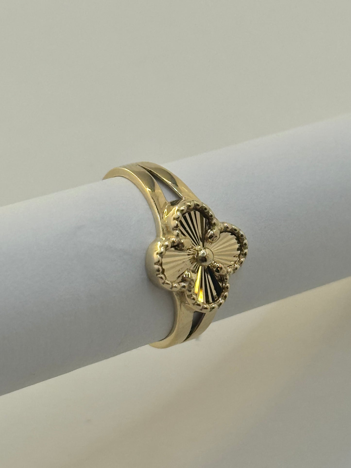 14k yellow gold Clover ring