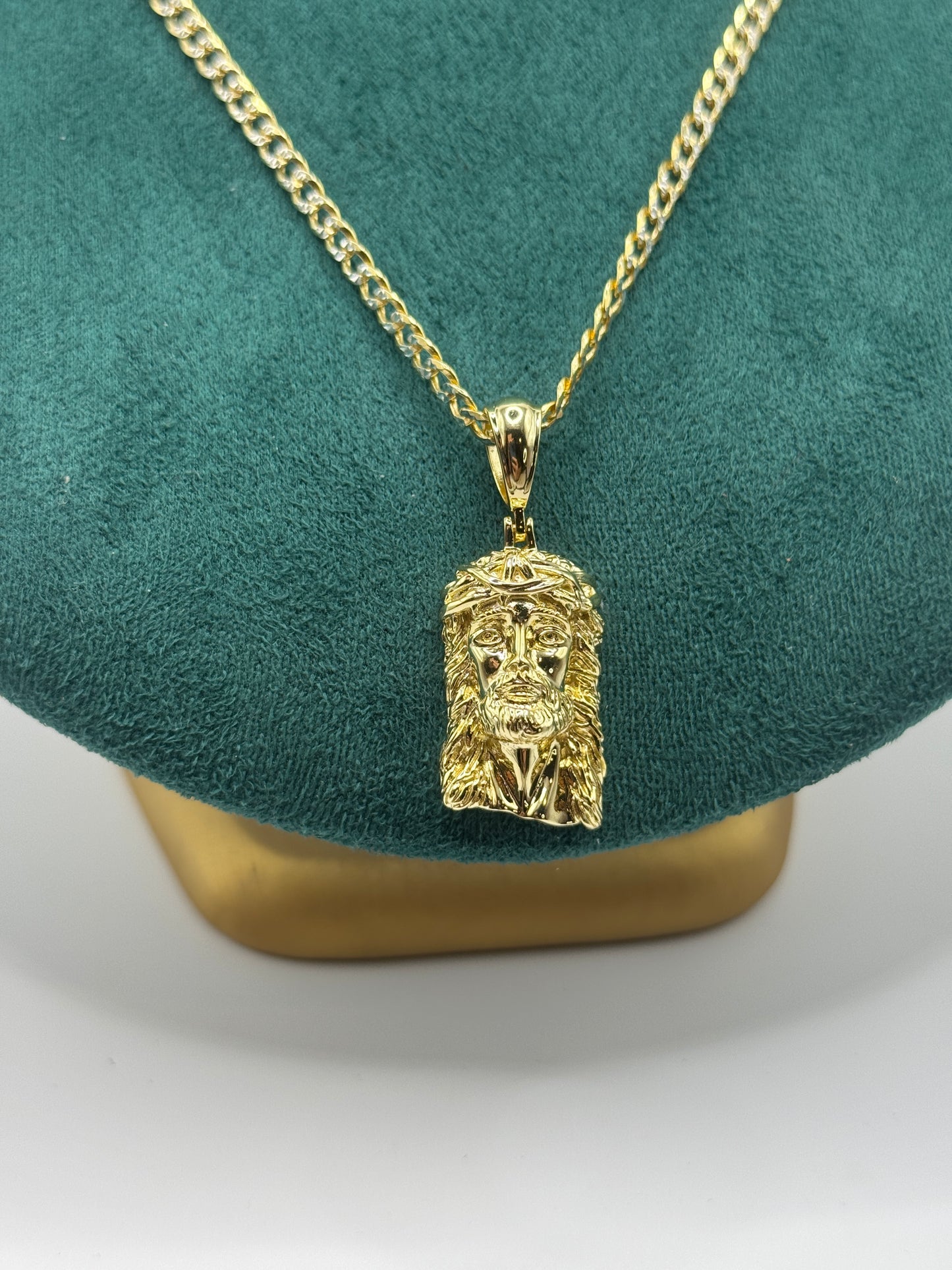 925 silver gold plated curb link chain 20” with Jesus pendant