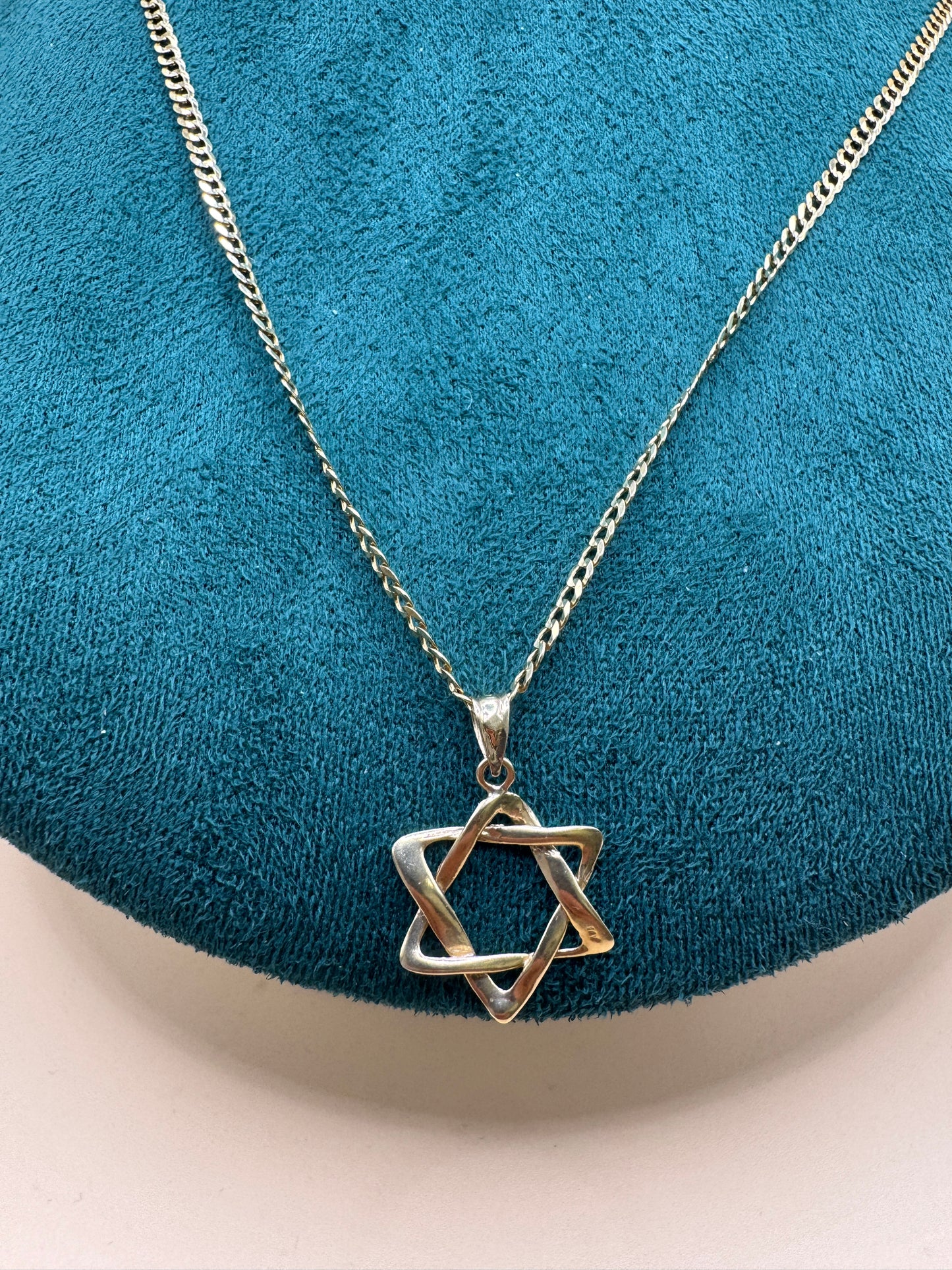 Curb link witn star pendant 20” long unisex chain