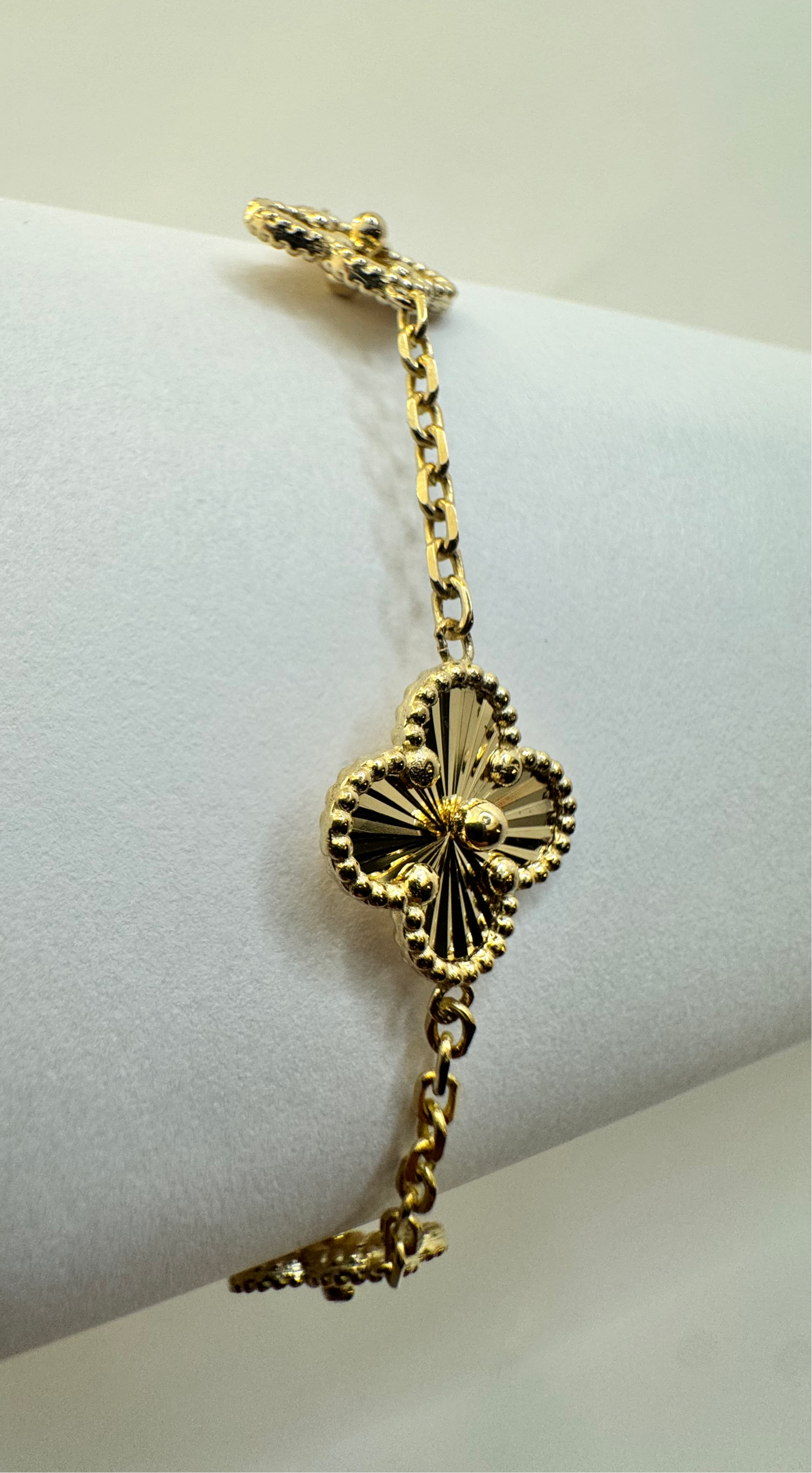 14K Gold Clover Bracelet – Timeless Elegance & Good Fortune