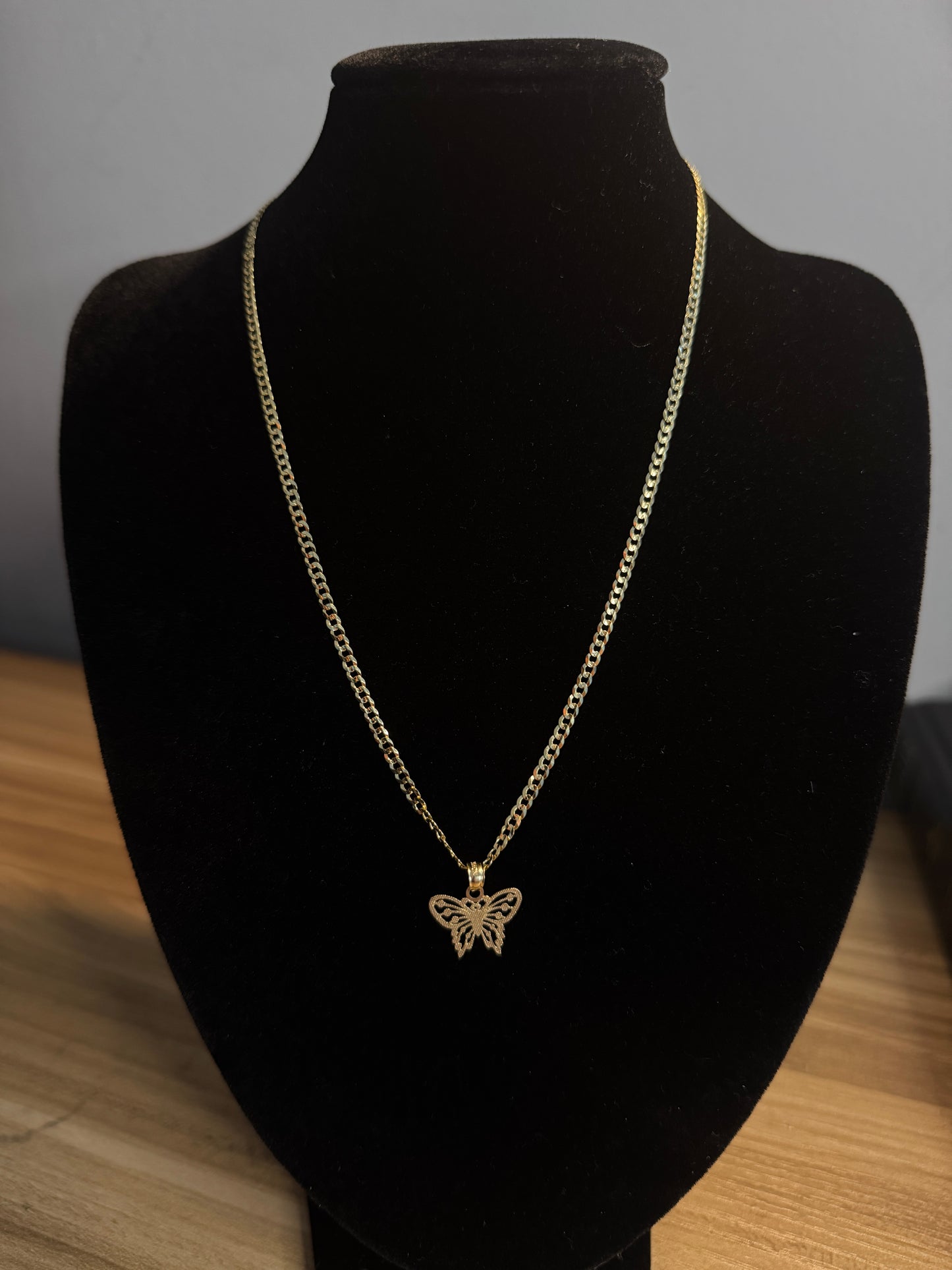 14K Gold Curb Link Necklace – Butterfly Pendant 16”