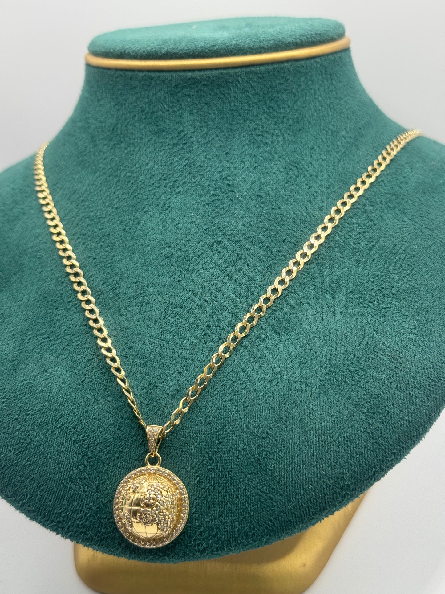 💎 14K Gold Curb Link Chain with World Pendant – 24 Inches | Unisex