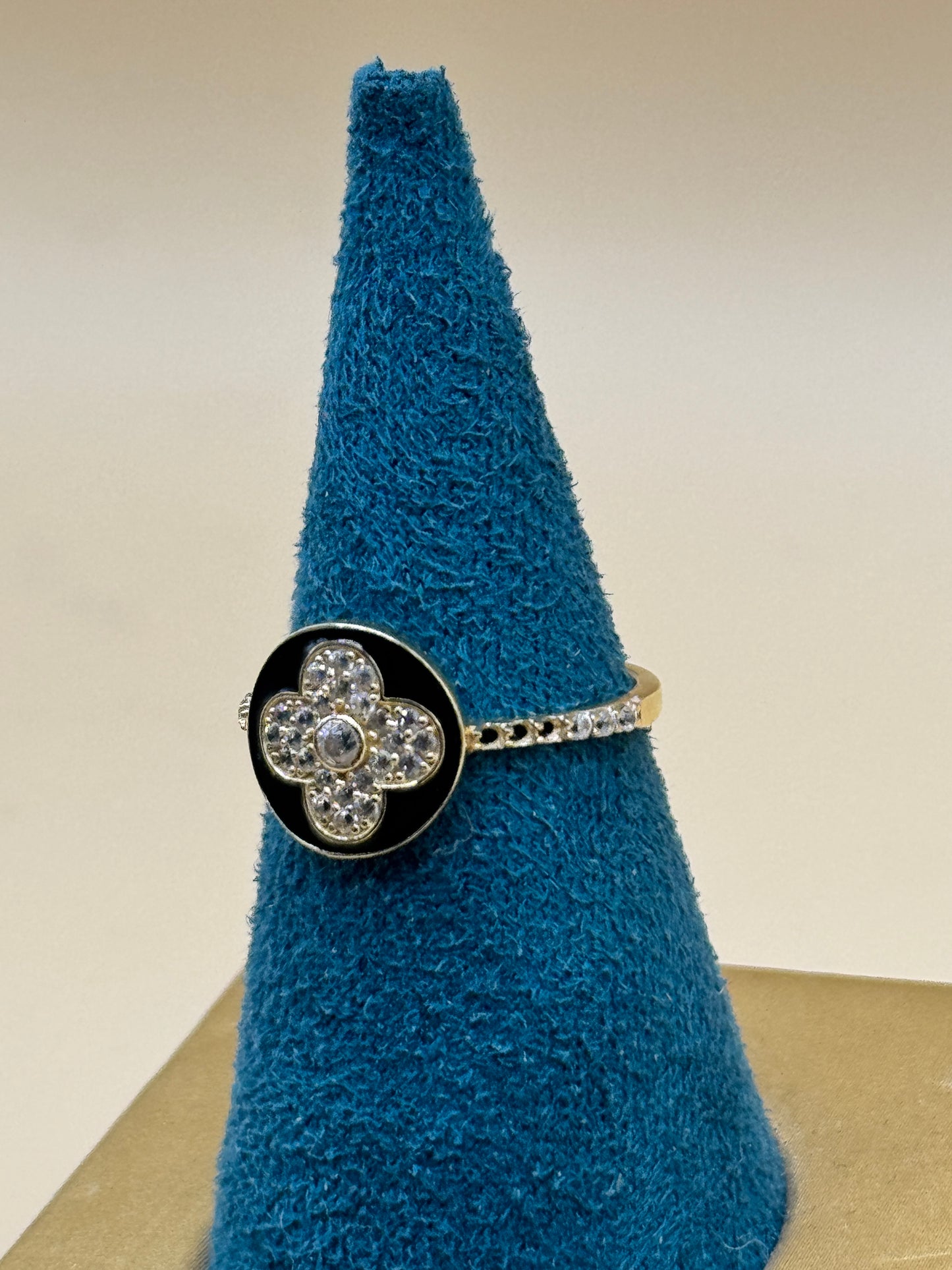 14K Black Gold Clover Ring with ZC – Size 7 for women