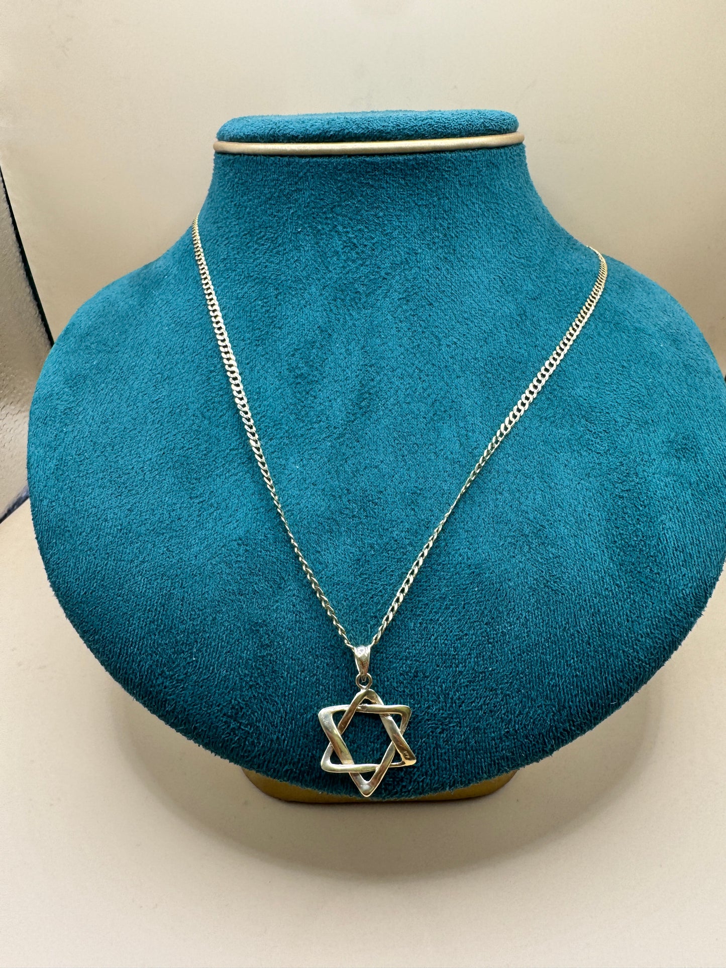 Curb link witn star pendant 20” long unisex chain