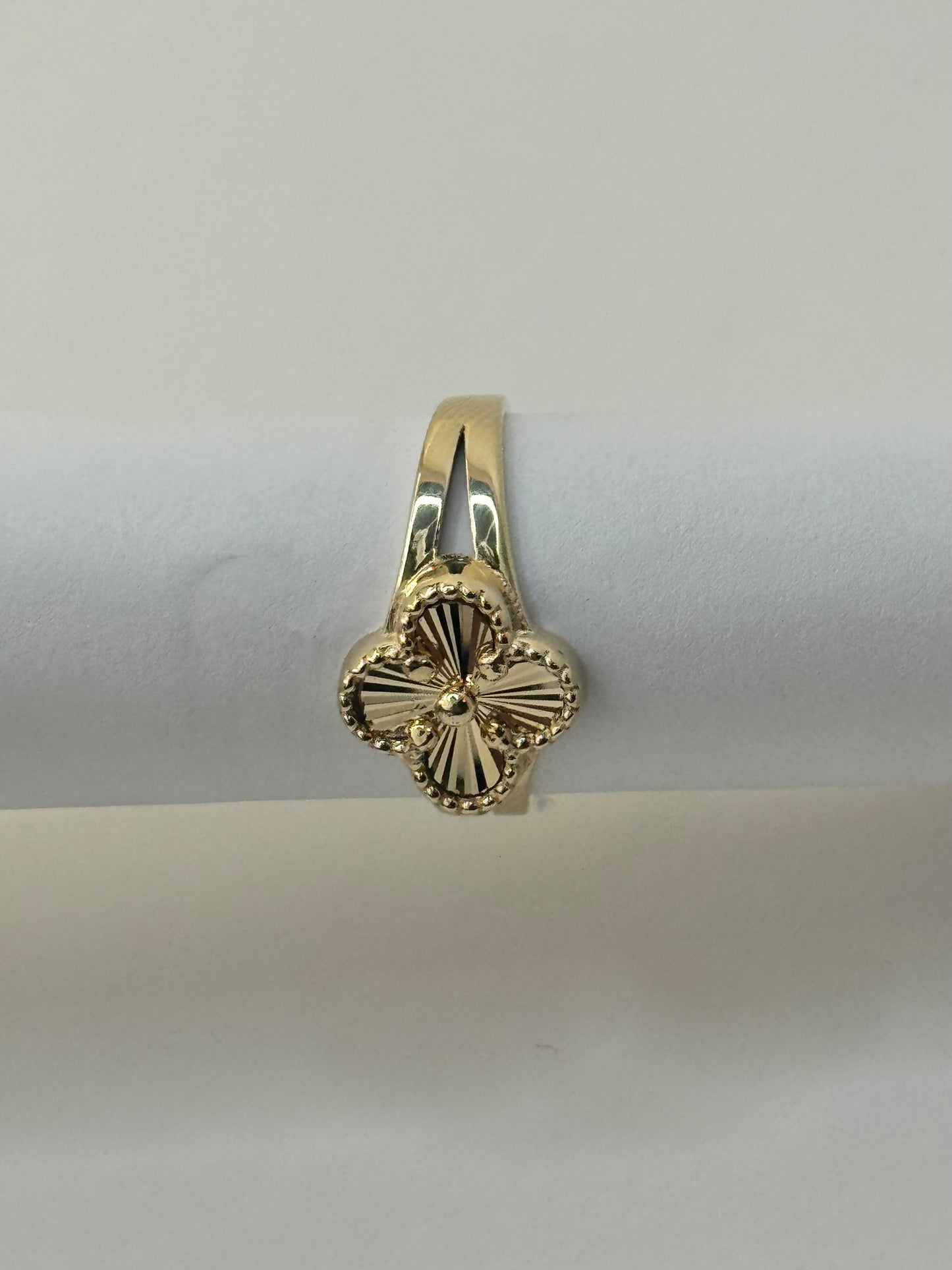 14k yellow gold Clover ring