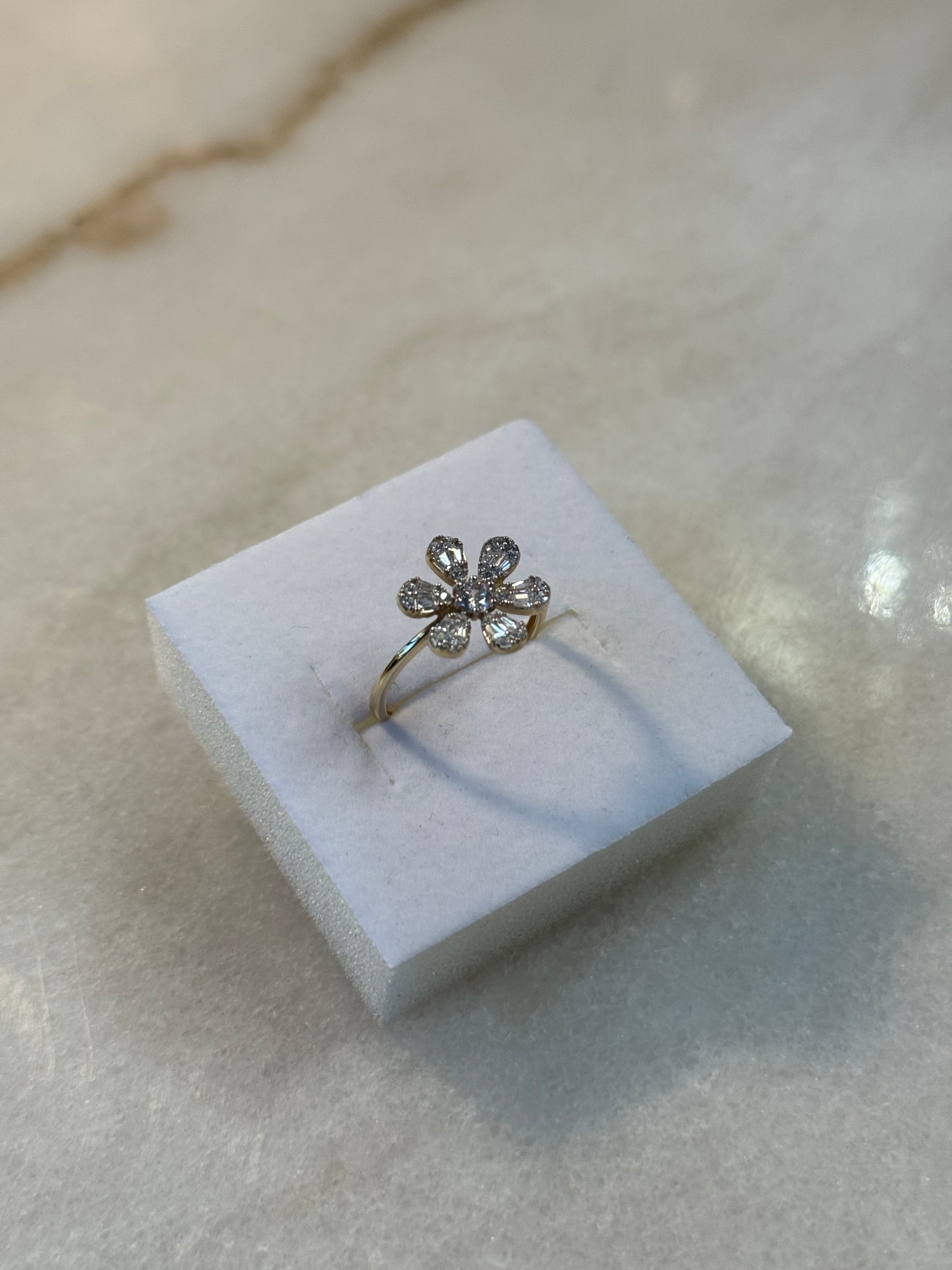 🌸 14K Gold Flower Ring with ZC for Women  🌸