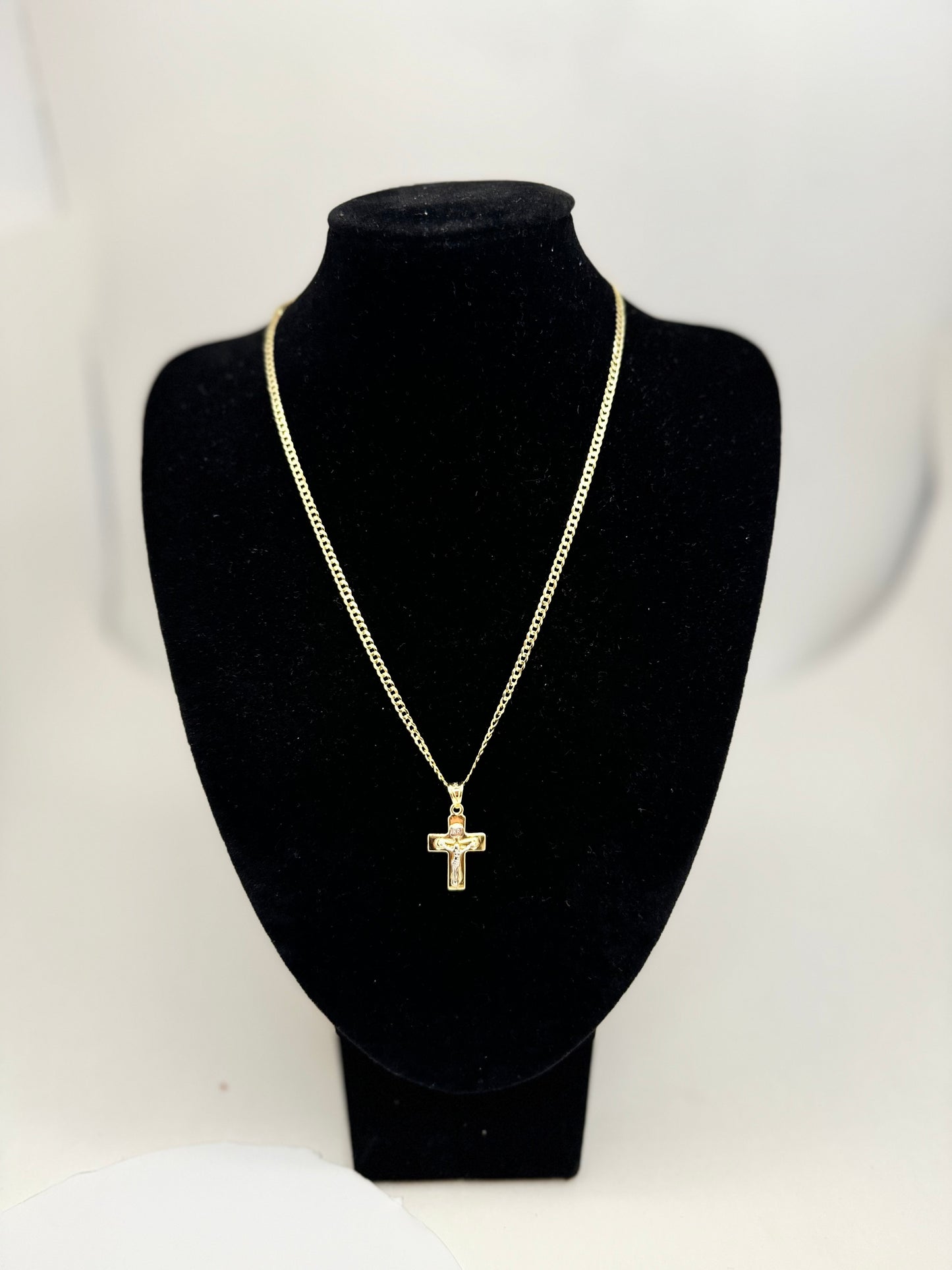 14k gold 18-inch 2-tone chain features a beautifully crafted Jesus pendant