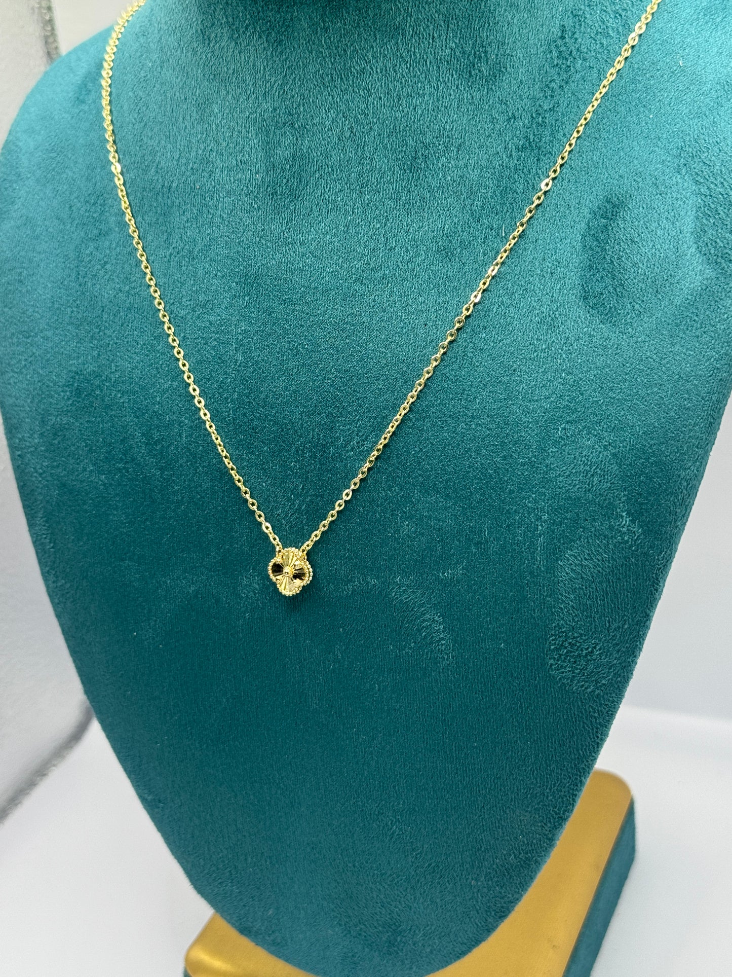 ✨ 14K Gold Clover Pendant Necklace – for Women ✨