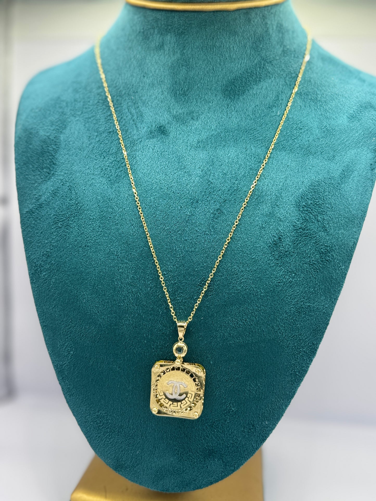 ✨ 14K Gold Anchor Link Necklace with Designer Pendant – 20” ✨