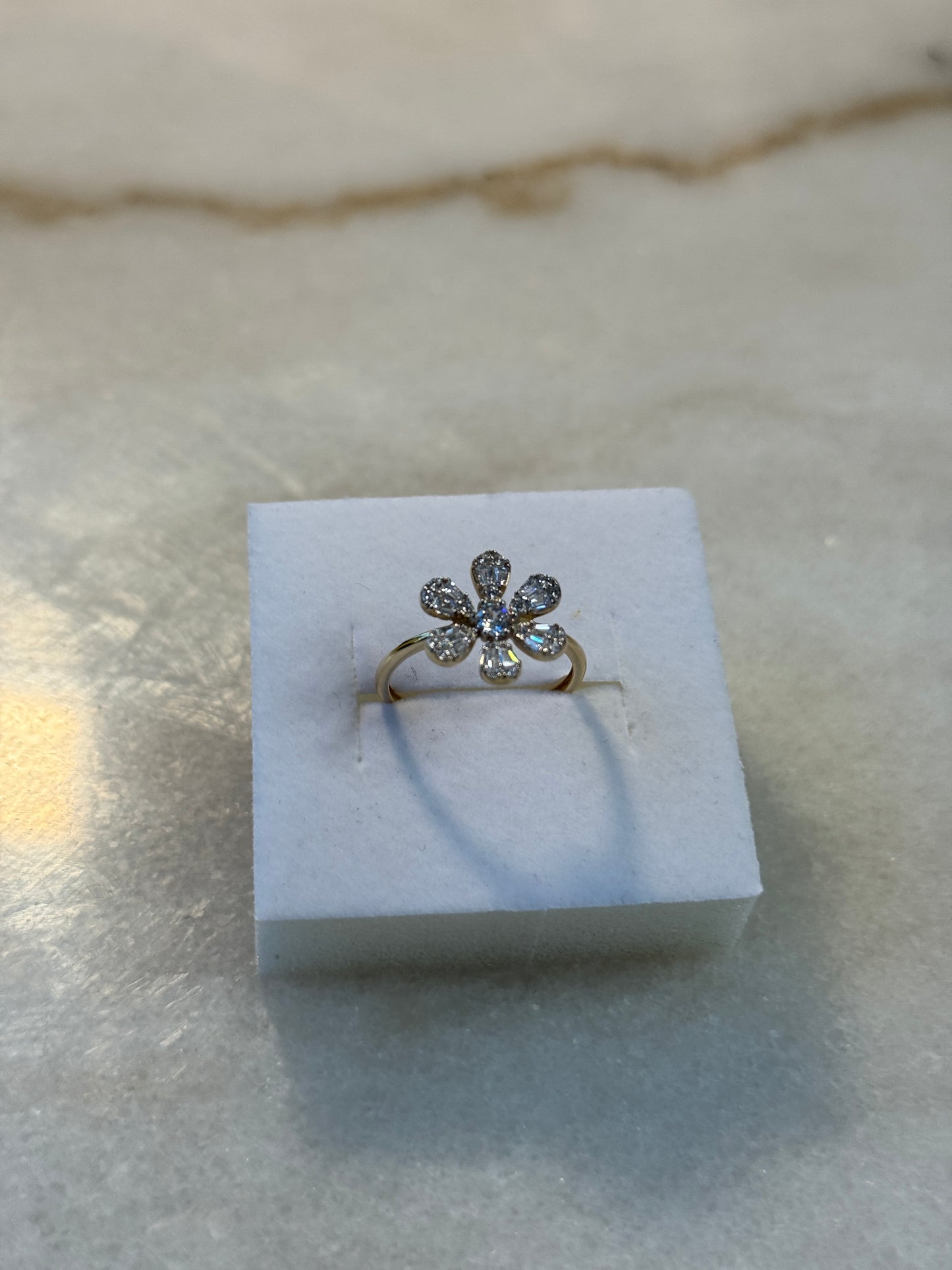 🌸 14K Gold Flower Ring with ZC for Women  🌸