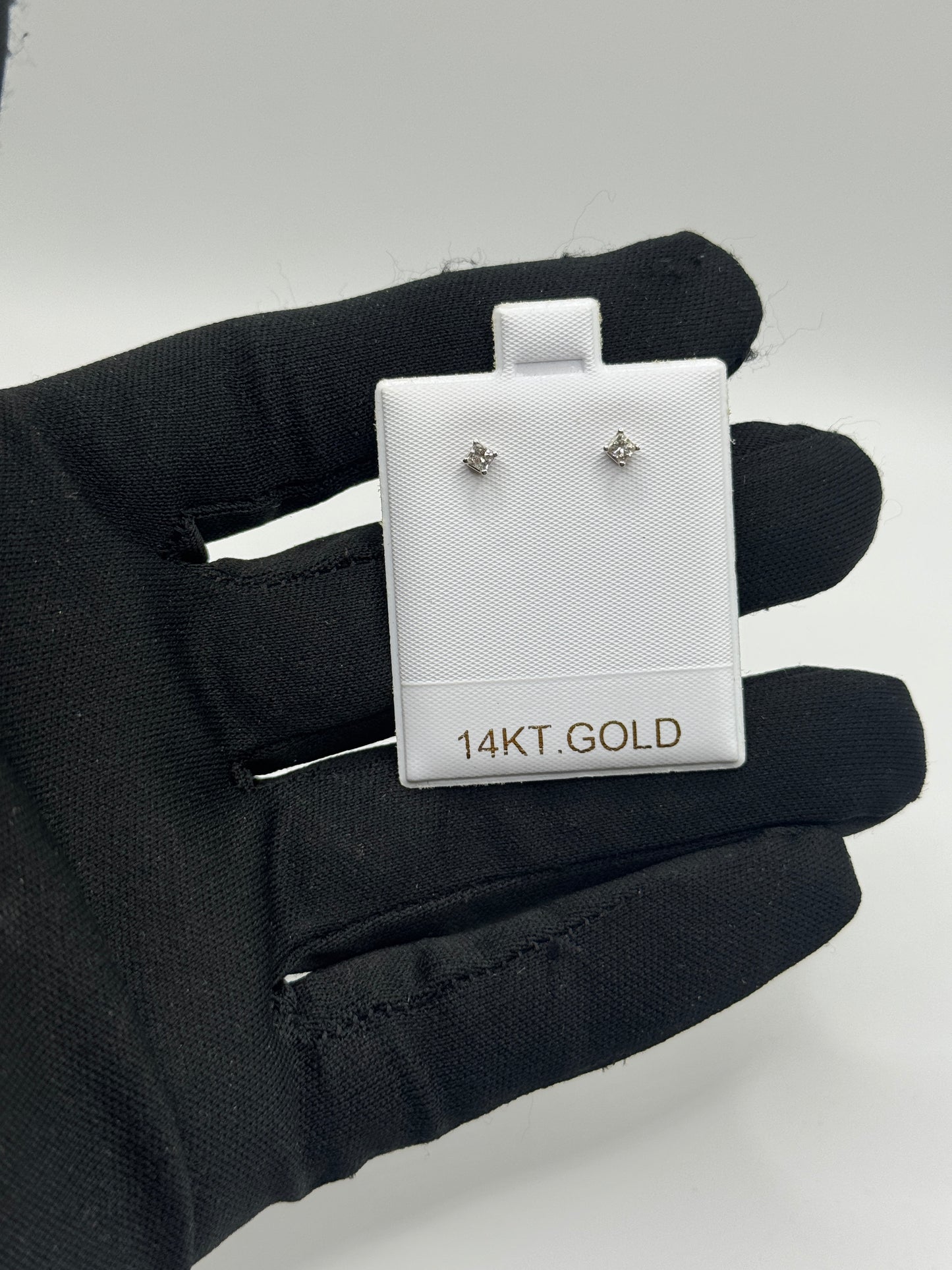 14k gold Dimond stud earrings unisex