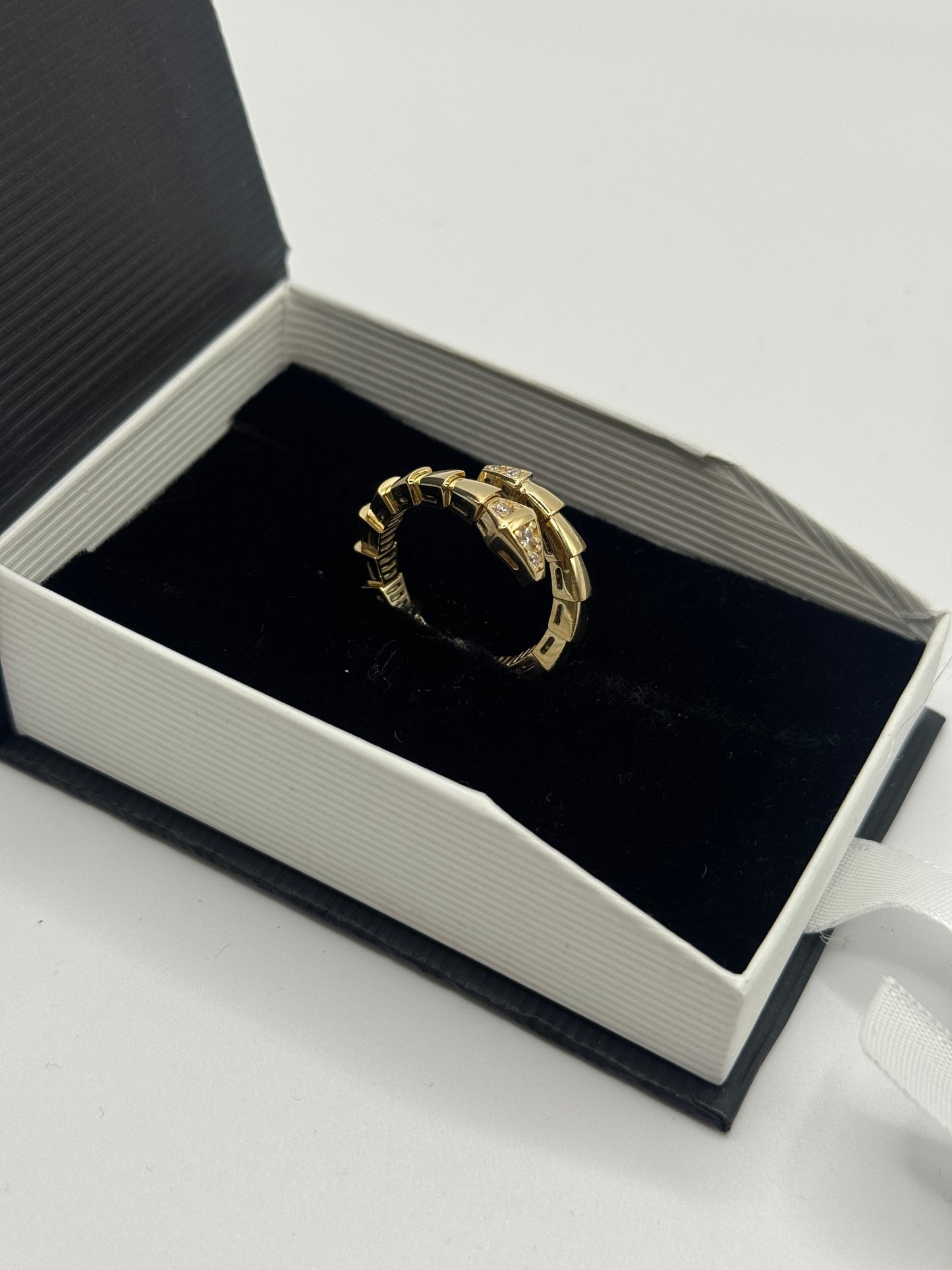14k gold serpentine ring 14k gold size 7 unisex ring