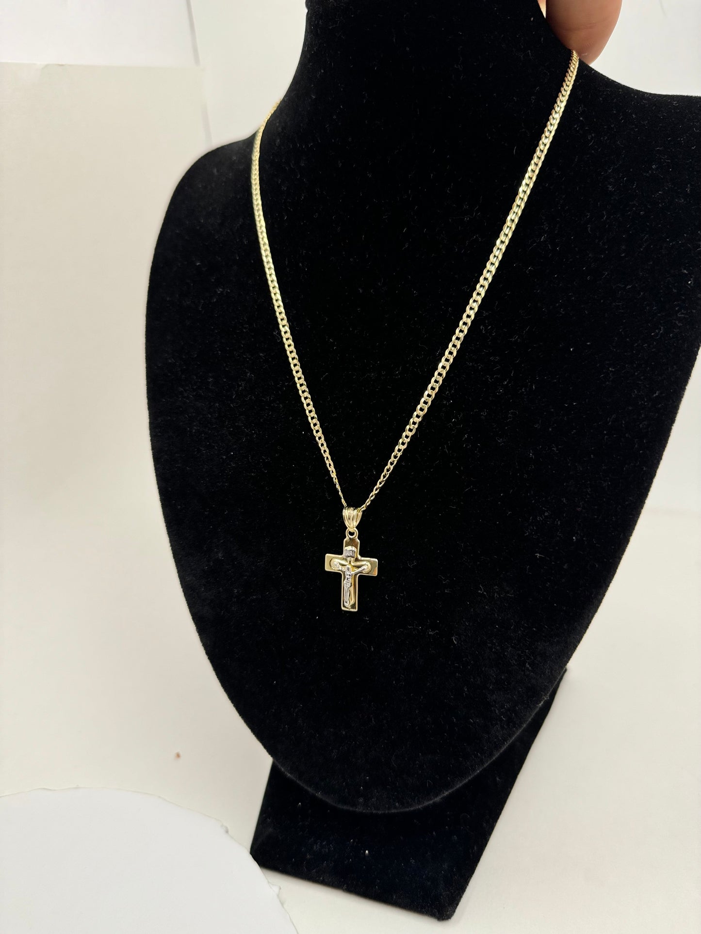 14k gold 18-inch 2-tone chain features a beautifully crafted Jesus pendant