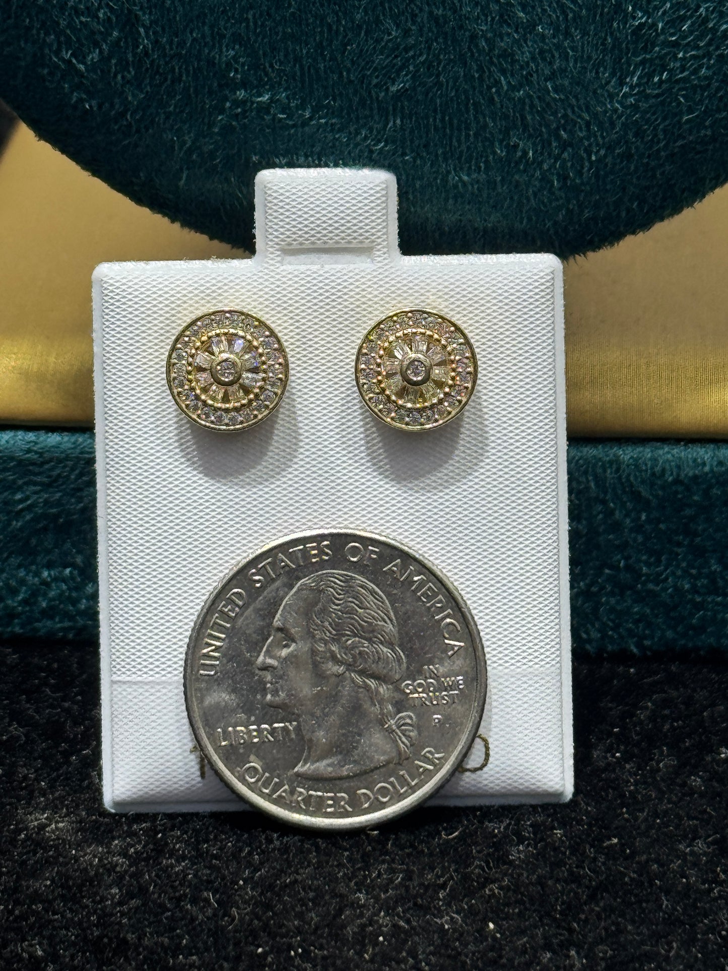 14K Gold Baguette Round Stud Earrings – Timeless Shine for Every Day