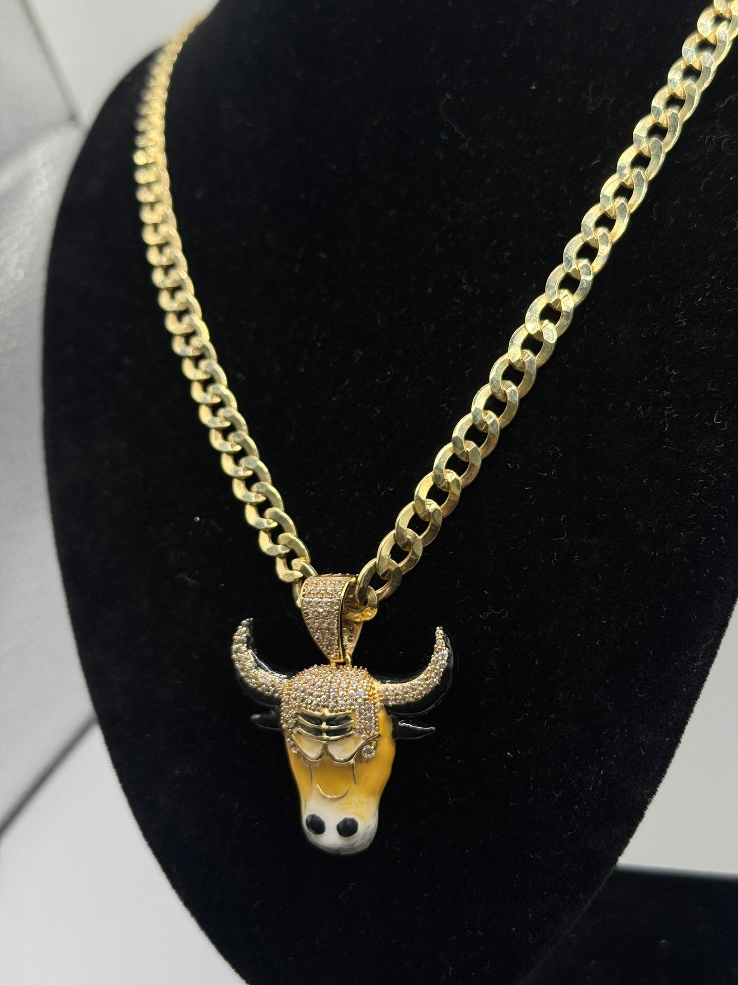 14K Gold Curb Link Chain – 6.6mm | 22” with Bull Head Pendant