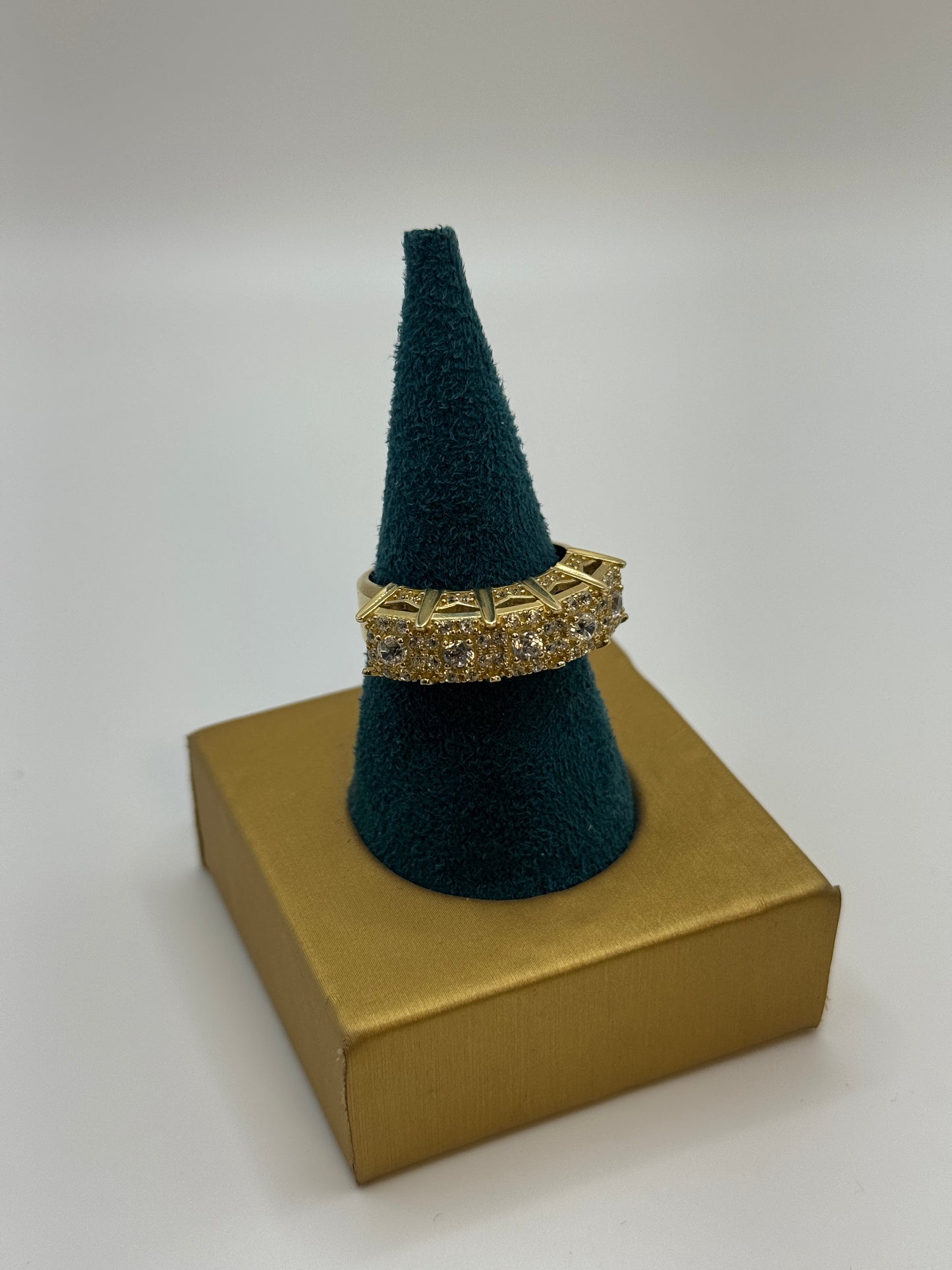 Unisex 14K Gold ZC Ring – Timeless Elegance