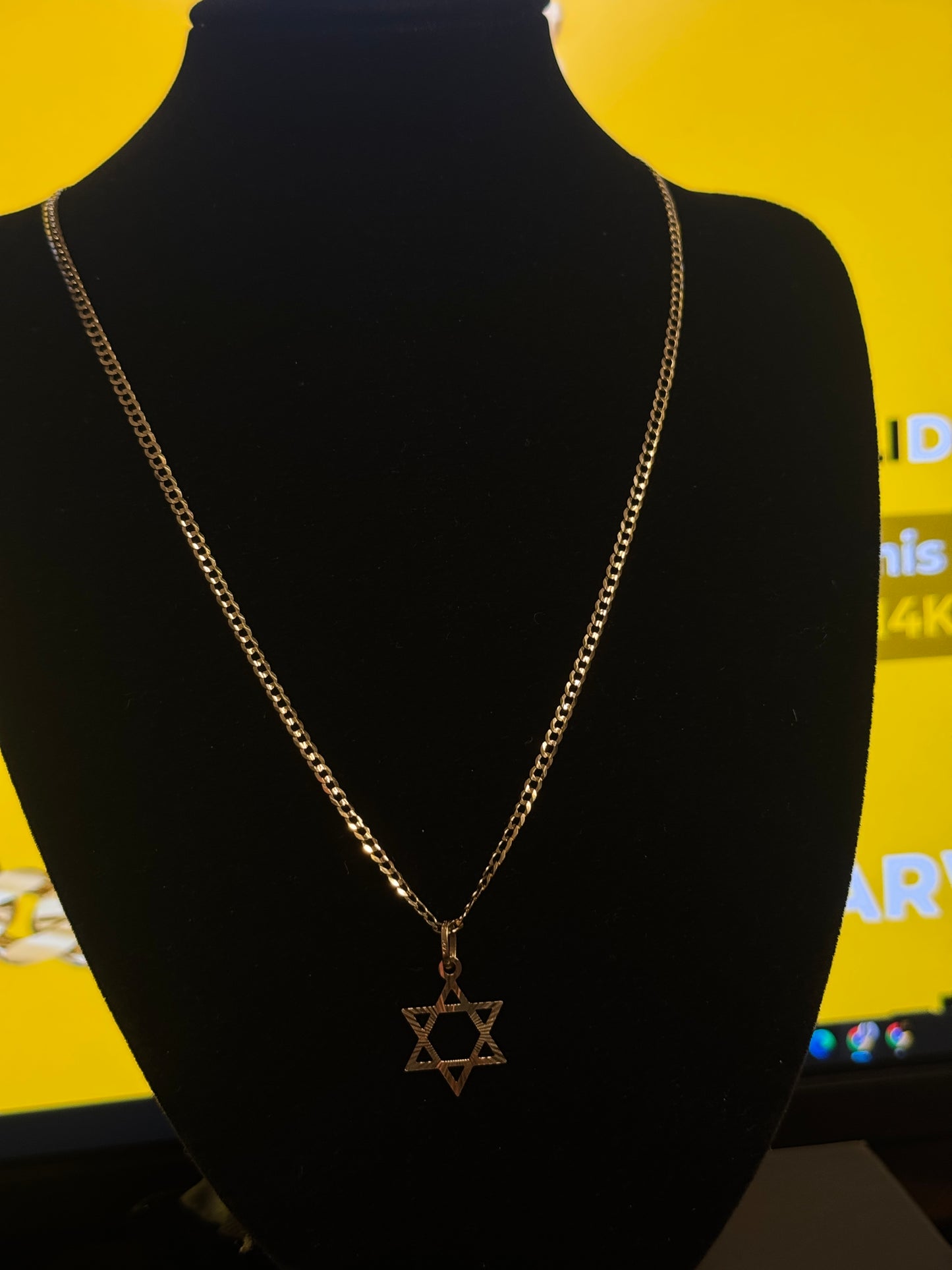 14K Gold Curb Link Chain with King David Pendant – Unisex