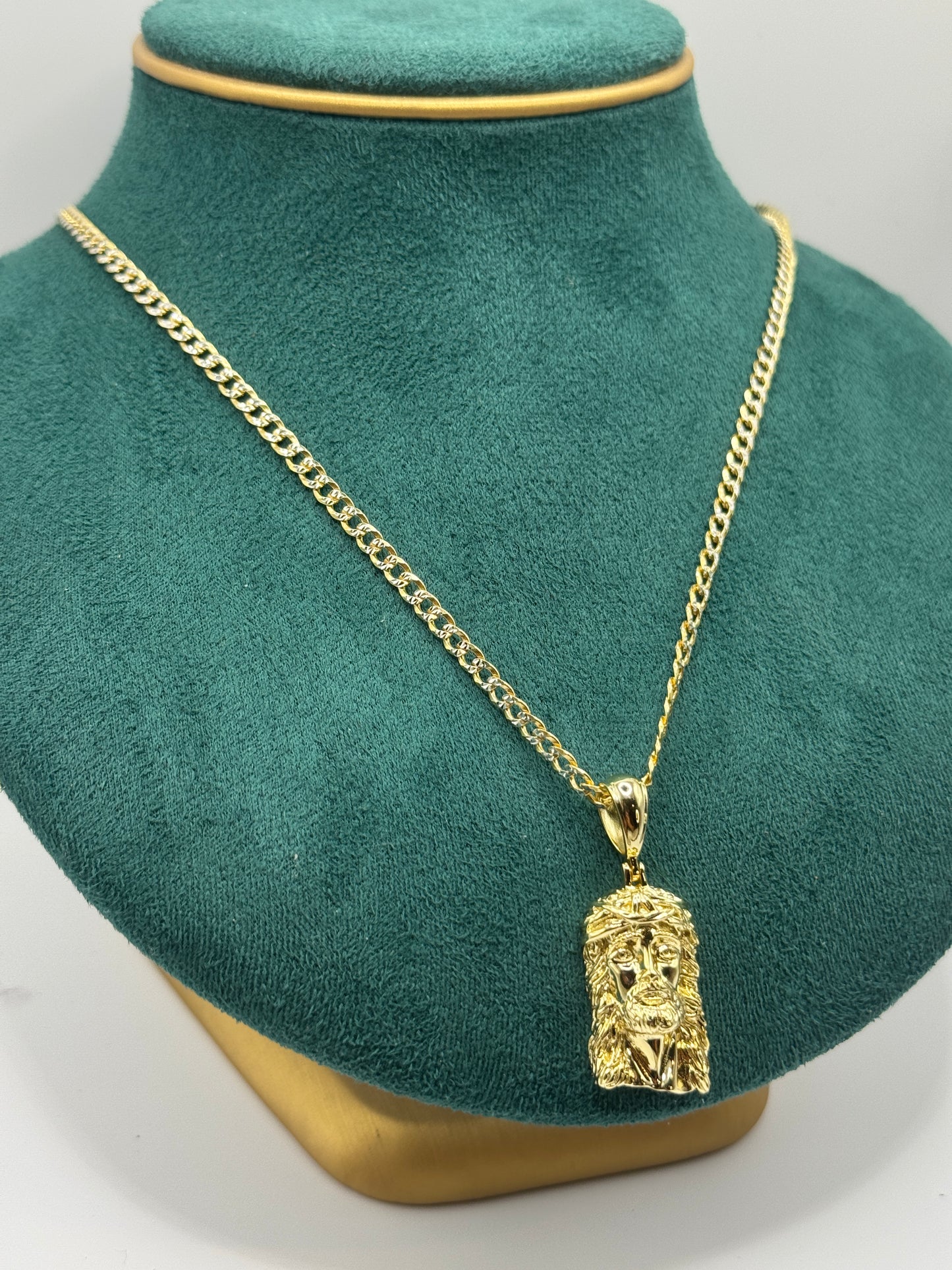 925 silver gold plated curb link chain 20” with Jesus pendant