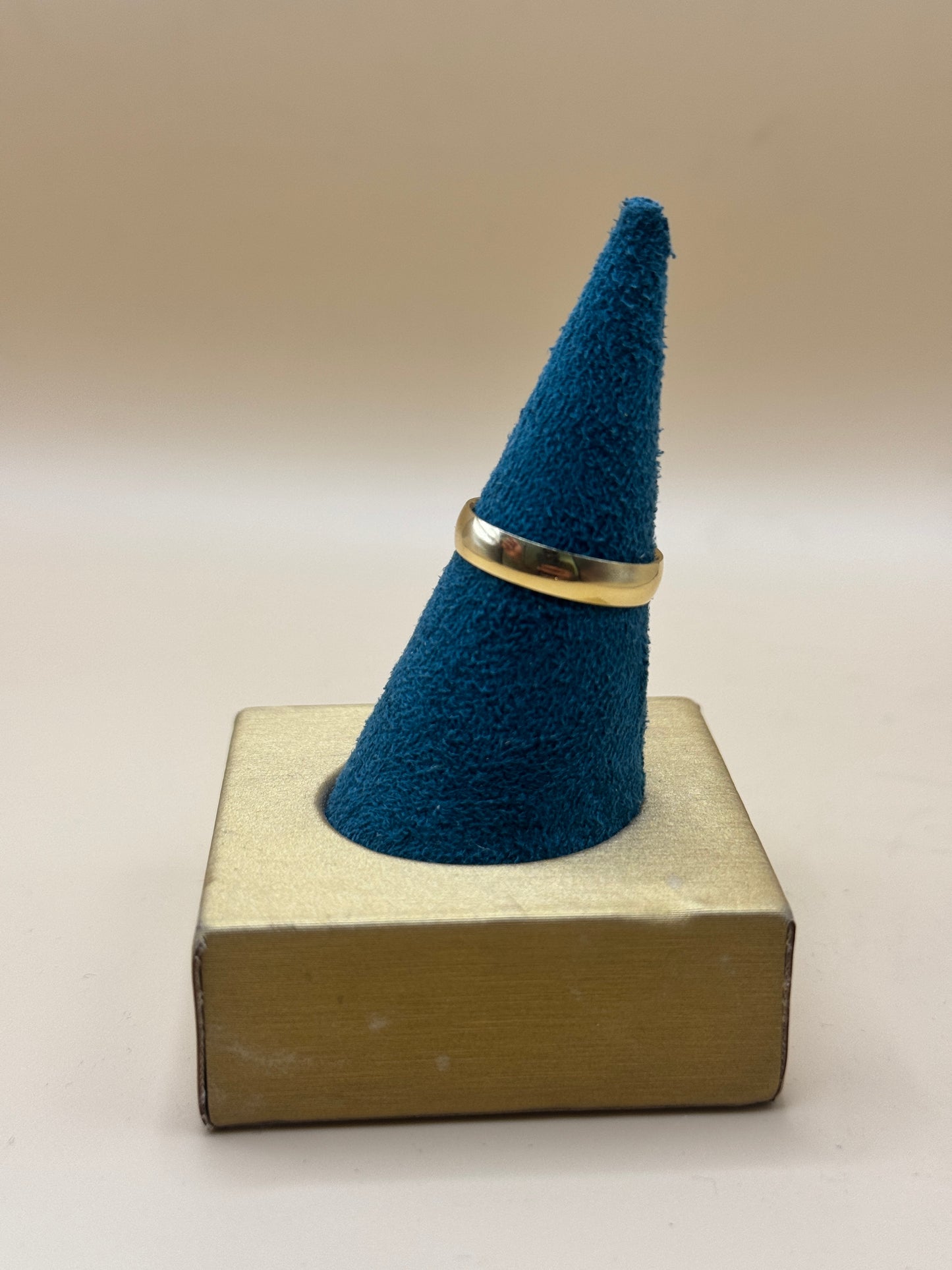 14K Gold Round Band Ring – 4mm | Size 8 (Unisex)